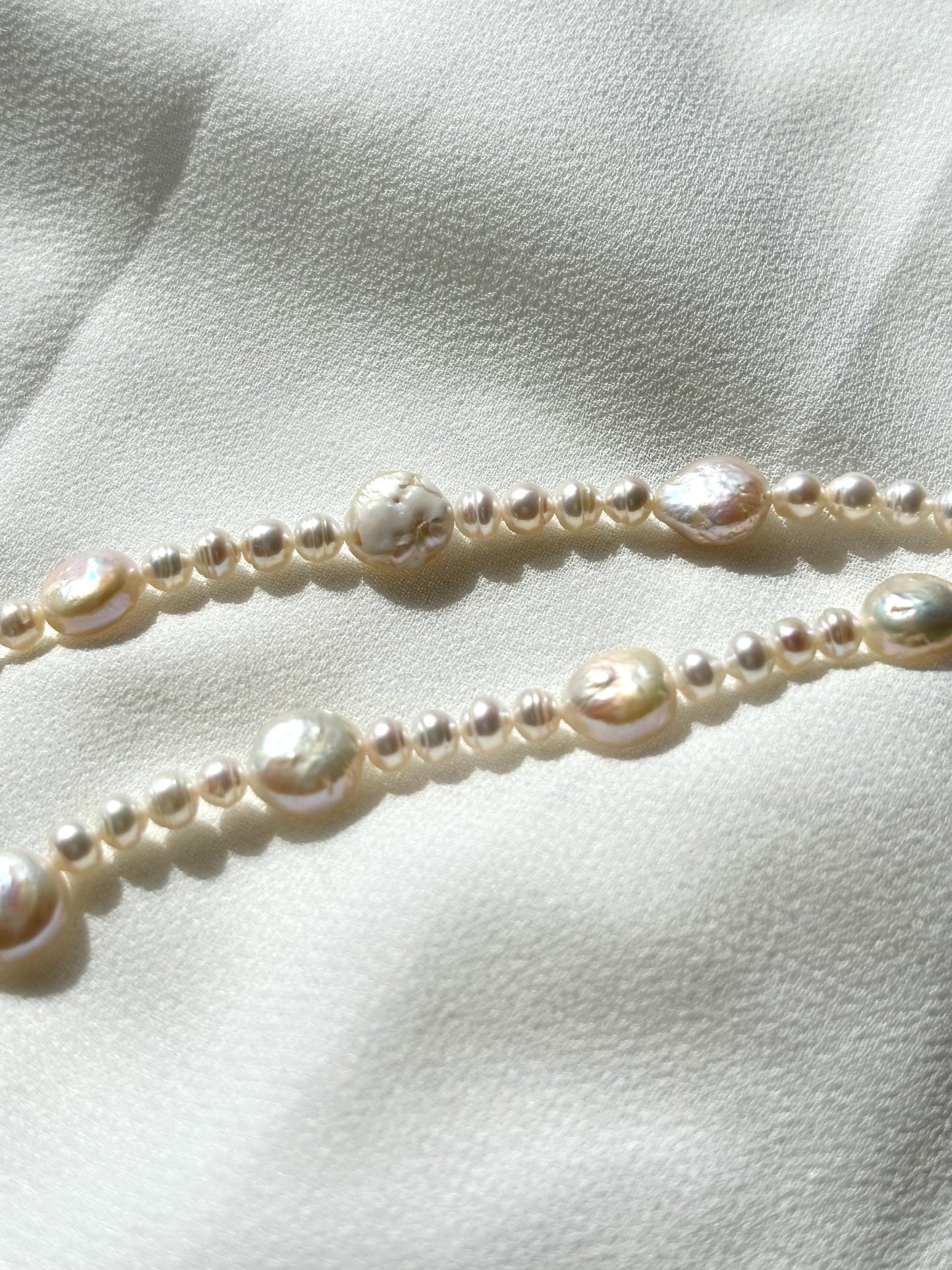 Charming White Baroque Pearl Necklace – Irregular Coin & Round Pearls, 40cm Easy-to-Wear Design
