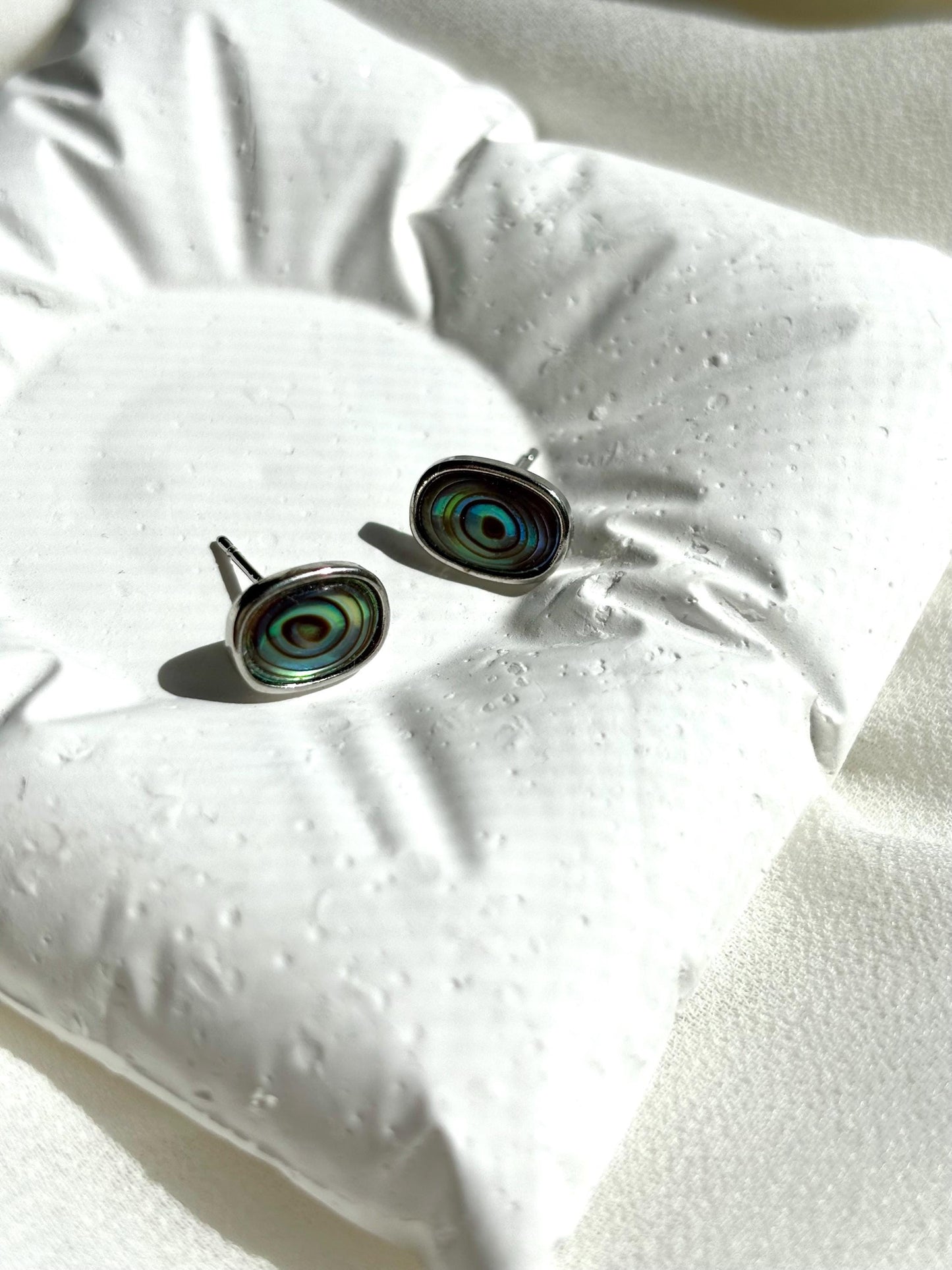 Elegant Mother-of-Pearl Studs with Black, Blue, Green Hues, and Spiral Pattern – Sterling Silver Wire