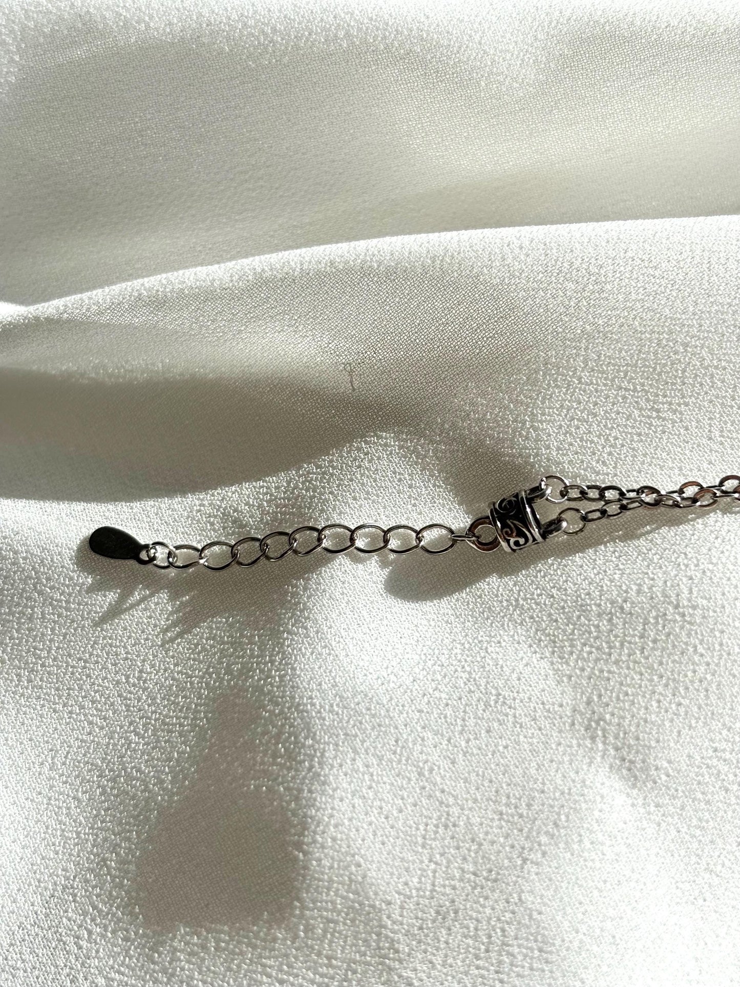 Mystical Silver Obsidian Bracelet – Vintage-Inspired Elegance