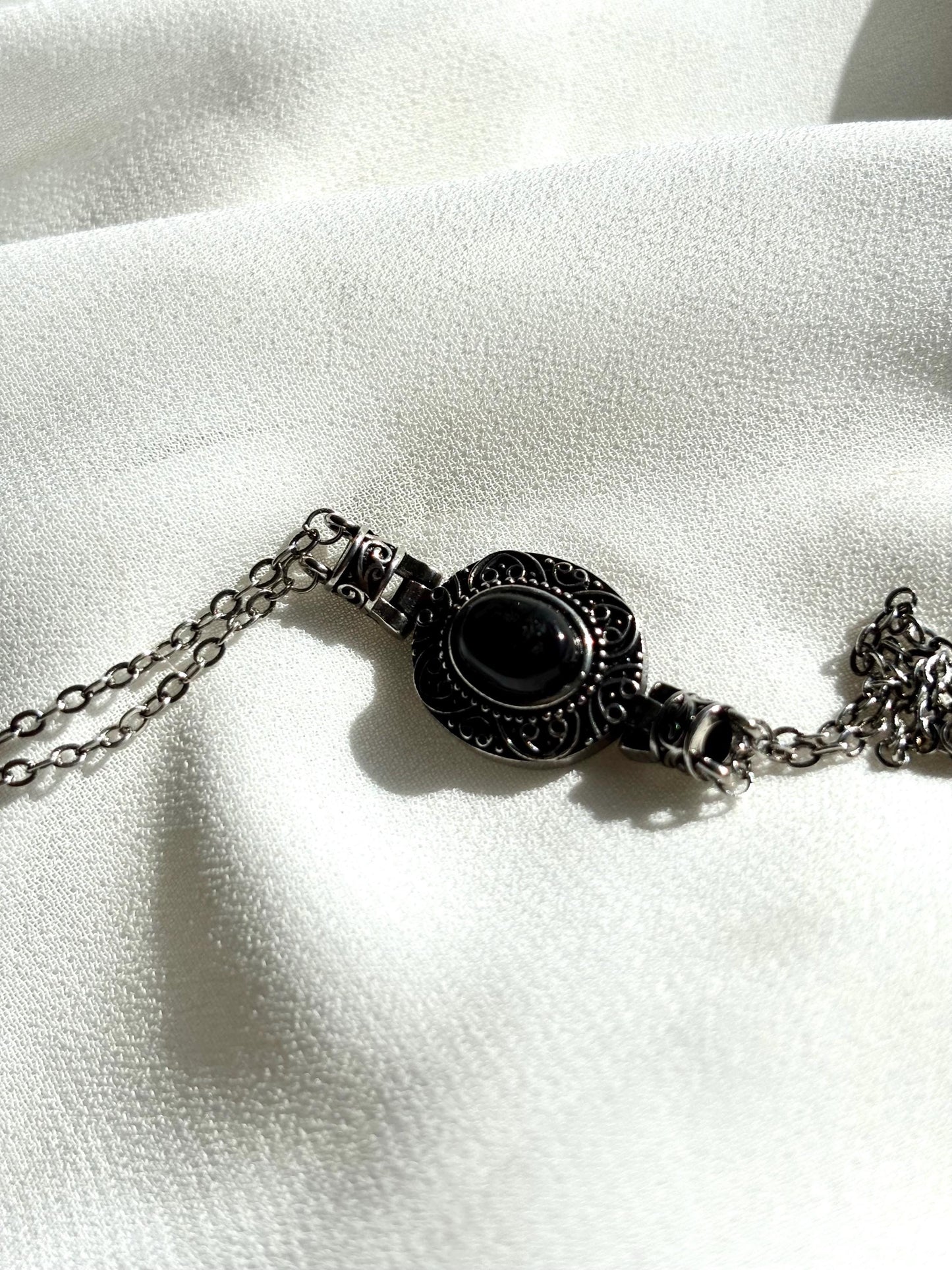 Mystical Silver Obsidian Bracelet – Vintage-Inspired Elegance