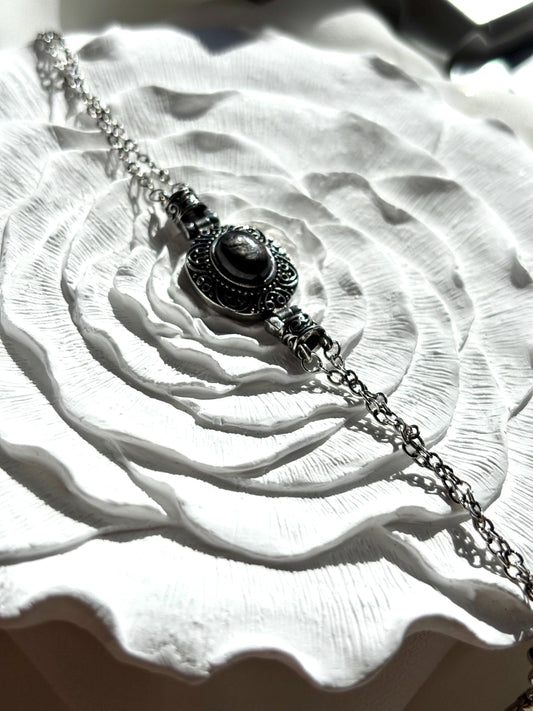 Mystical Silver Obsidian Bracelet – Vintage-Inspired Elegance