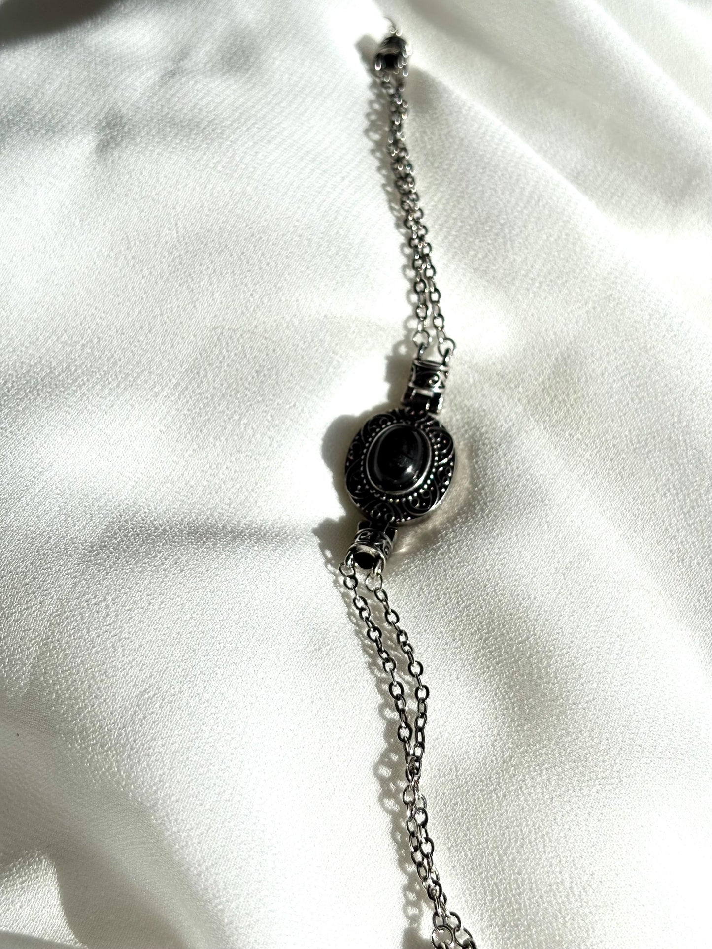 Mystical Silver Obsidian Bracelet – Vintage-Inspired Elegance