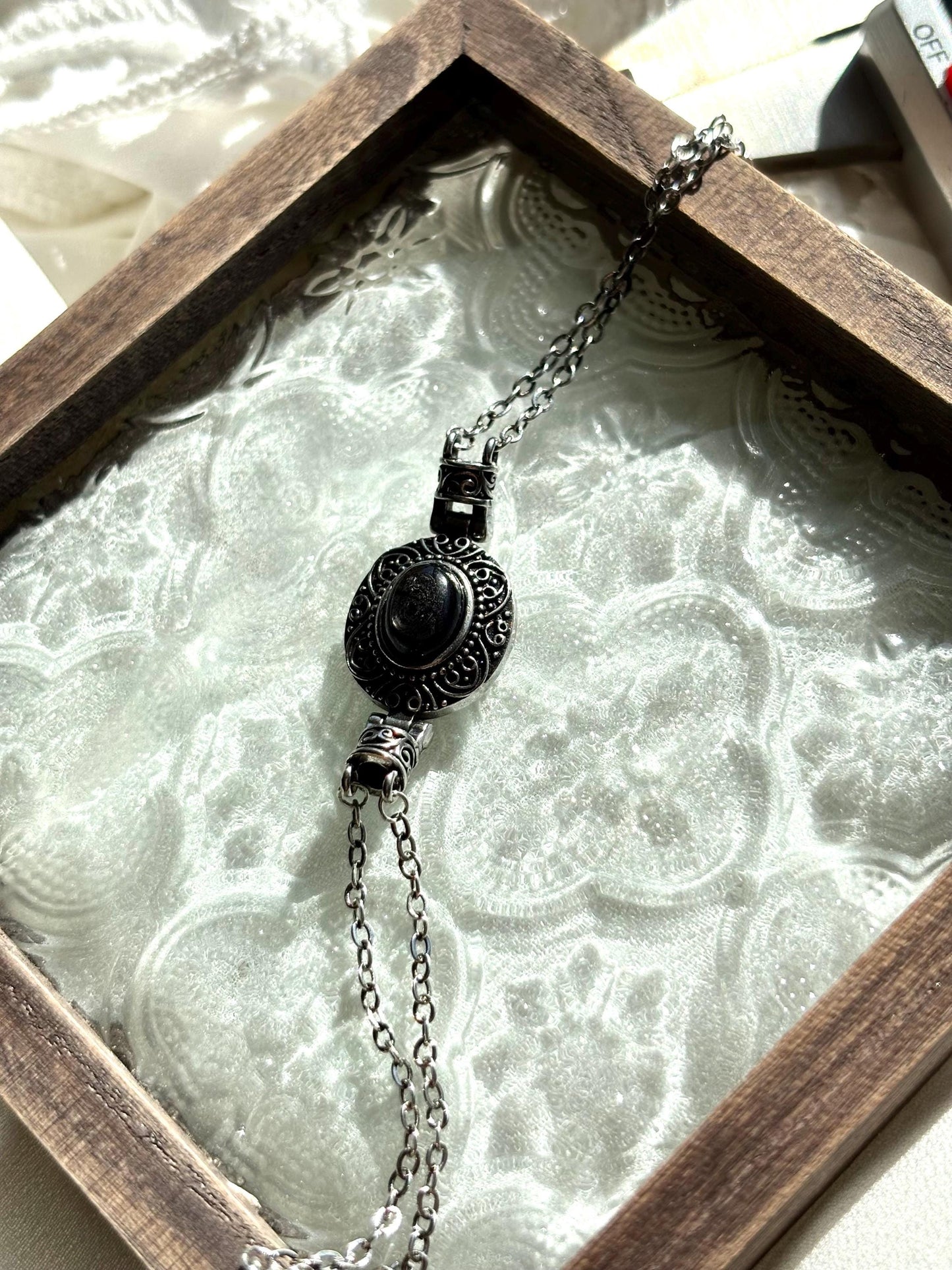 Mystical Silver Obsidian Bracelet – Vintage-Inspired Elegance