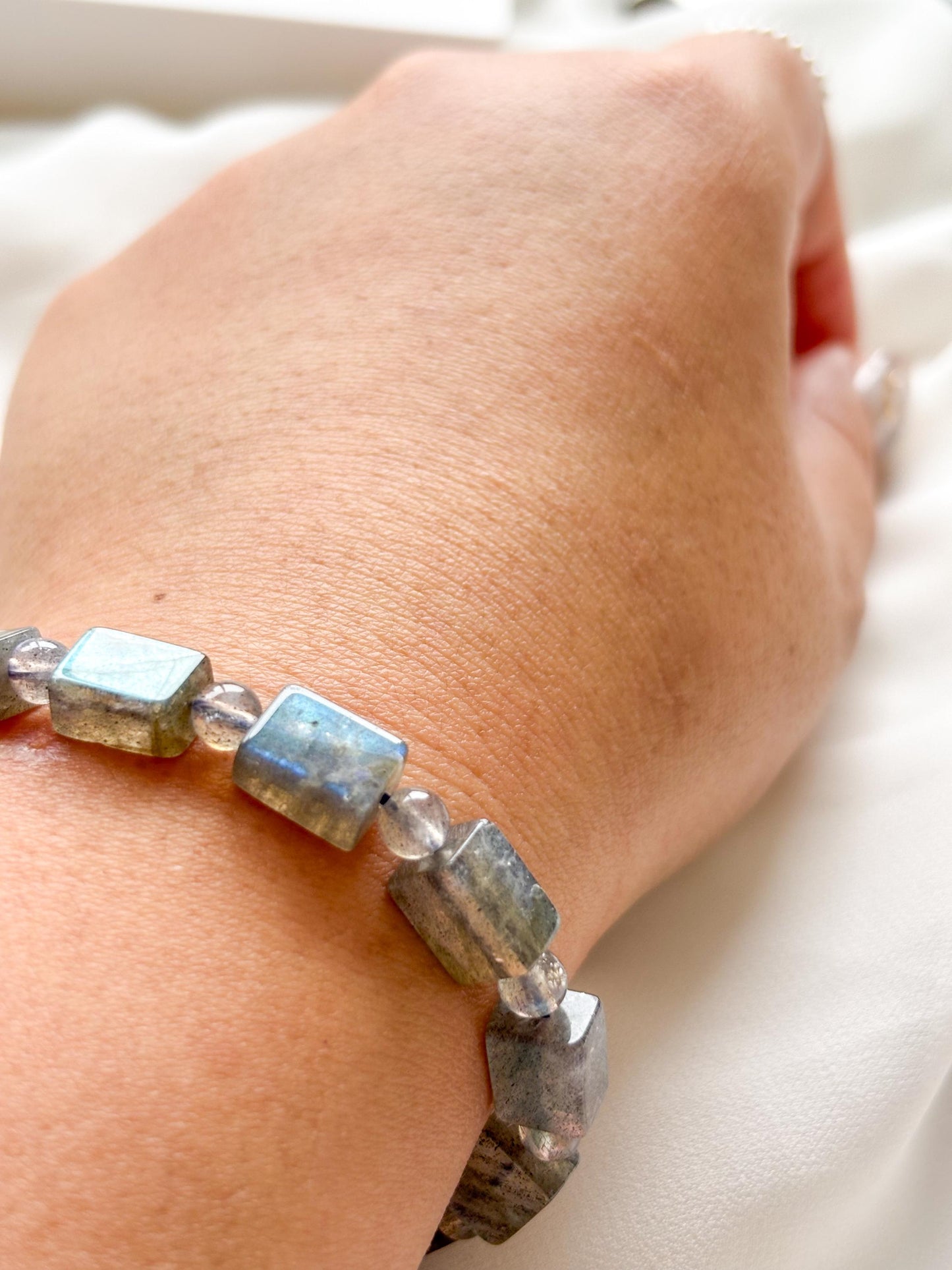 Ancient Mesopotamian Glow Labradorite Bracelet – Mystical Protection & Energy