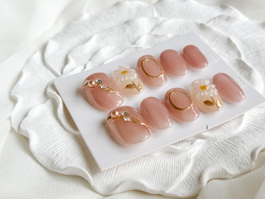 Blush Glow Press-On Nails – Pink Base with Gold Accents & White Floral Accent Nail