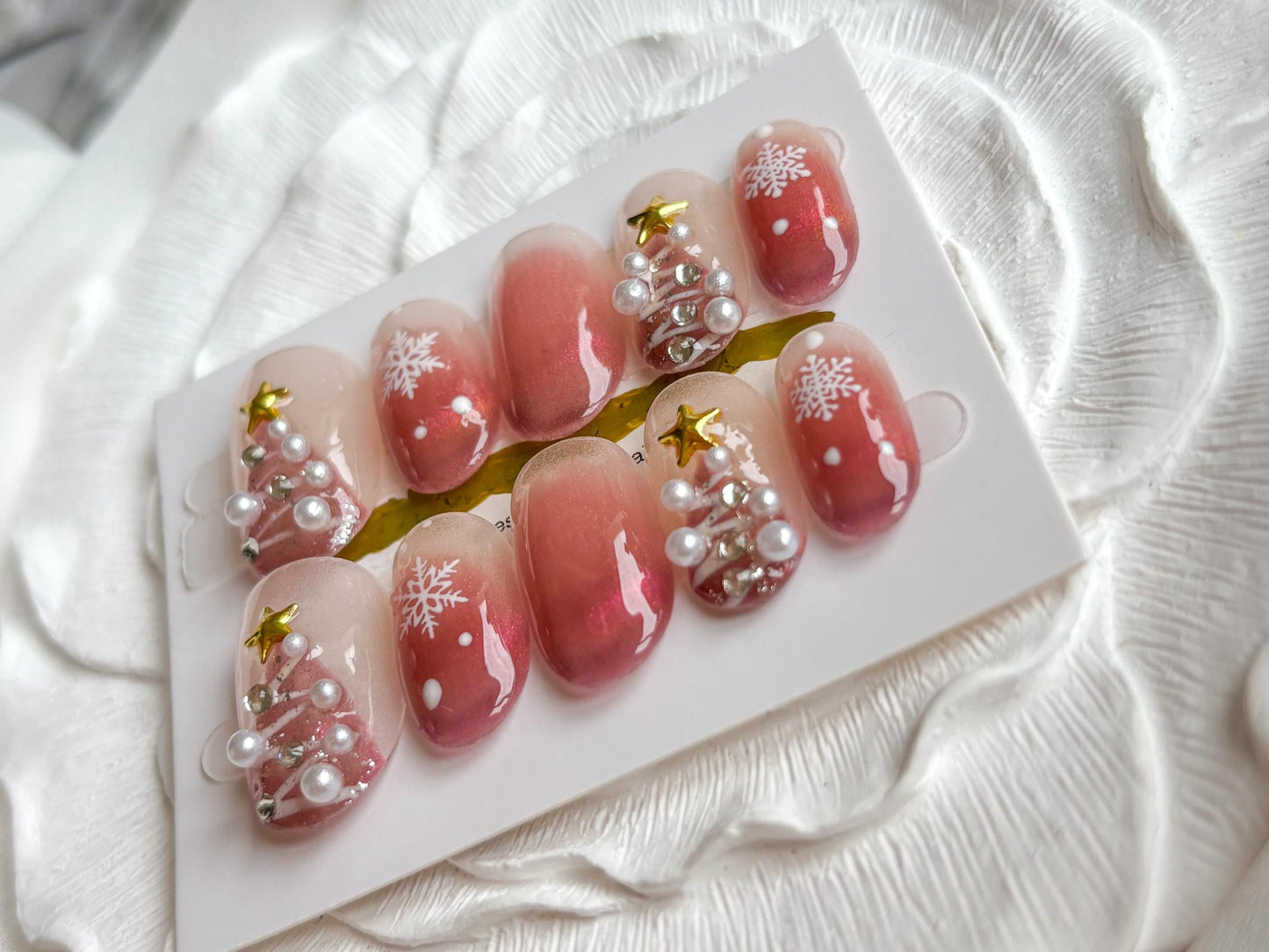 Elegant Christmas Magic Press-On Nails