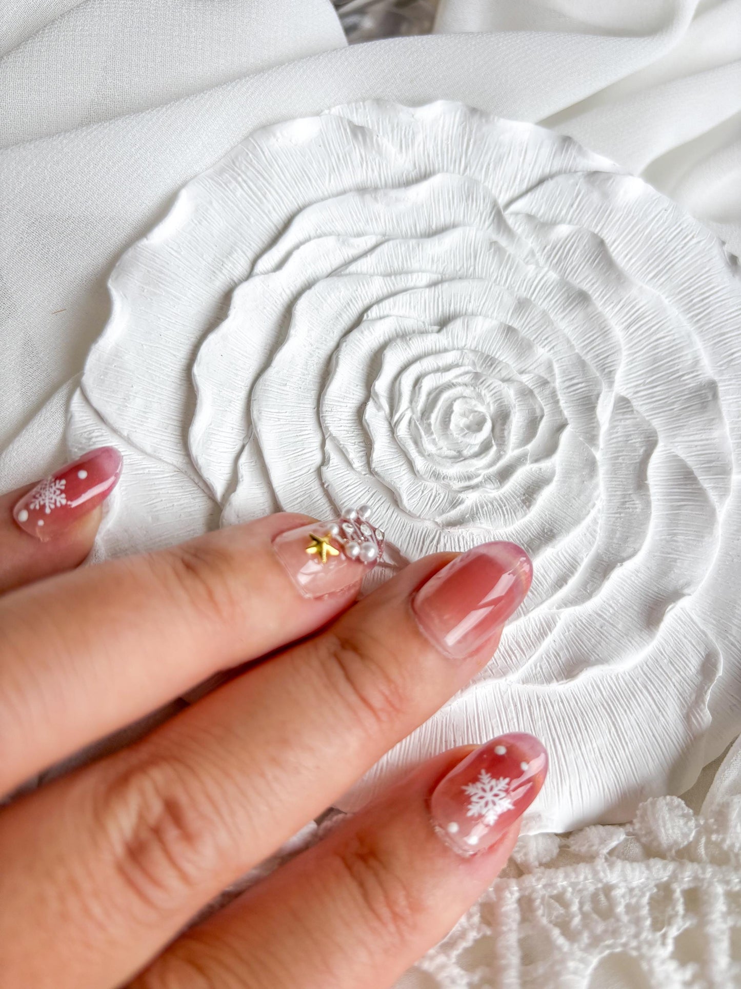 Elegant Christmas Magic Press-On Nails