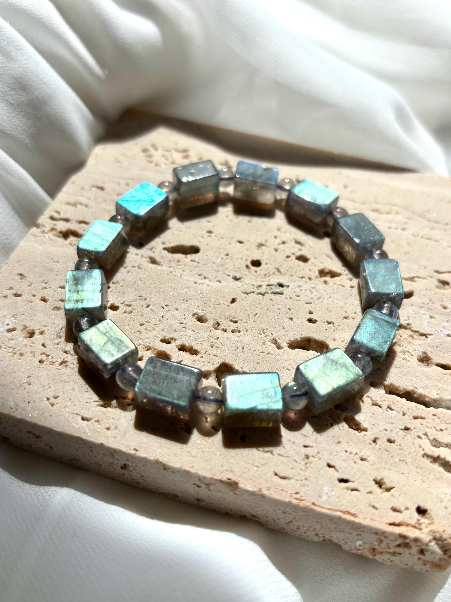 Ancient Mesopotamian Glow Labradorite Bracelet – Mystical Protection & Energy