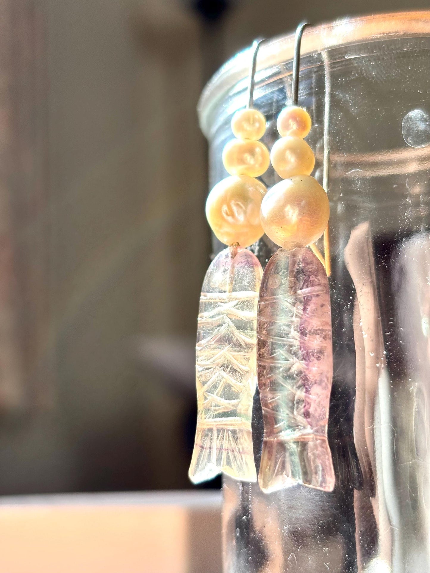 Bubble Breeze – Vertical Fish Earrings with Freshwater Pearls