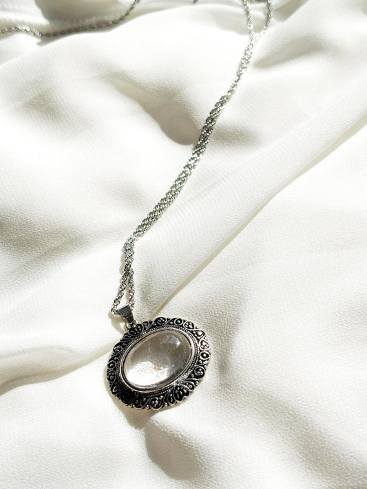 Eternal Elegance – Vintage Statement Necklace with Clear Quartz Pendant