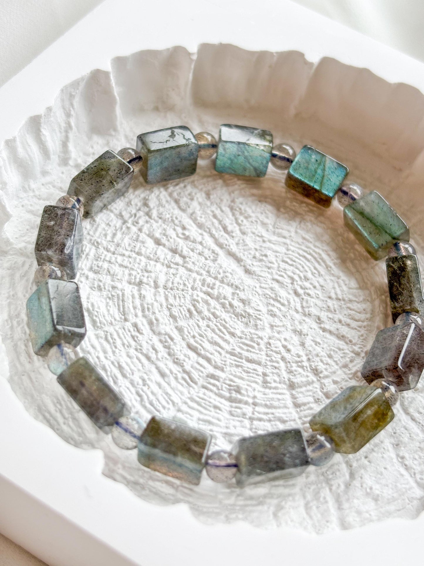 Ancient Mesopotamian Glow Labradorite Bracelet – Mystical Protection & Energy