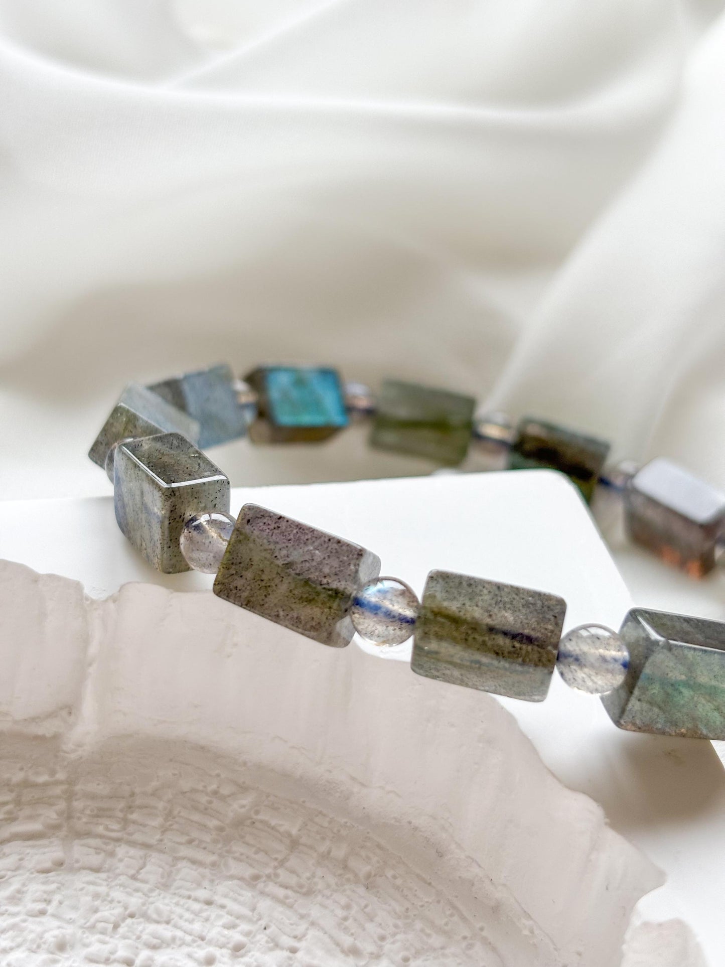 Ancient Mesopotamian Glow Labradorite Bracelet – Mystical Protection & Energy