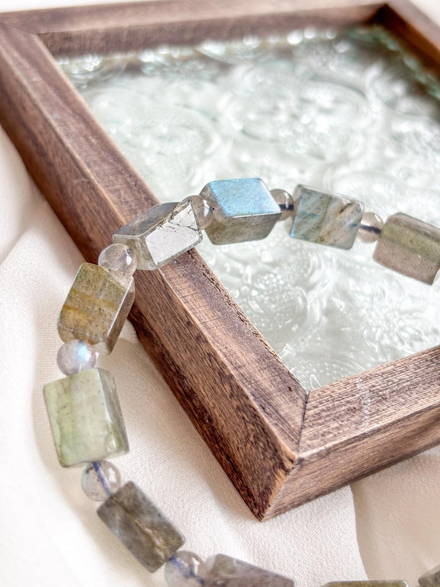 Ancient Mesopotamian Glow Labradorite Bracelet – Mystical Protection & Energy
