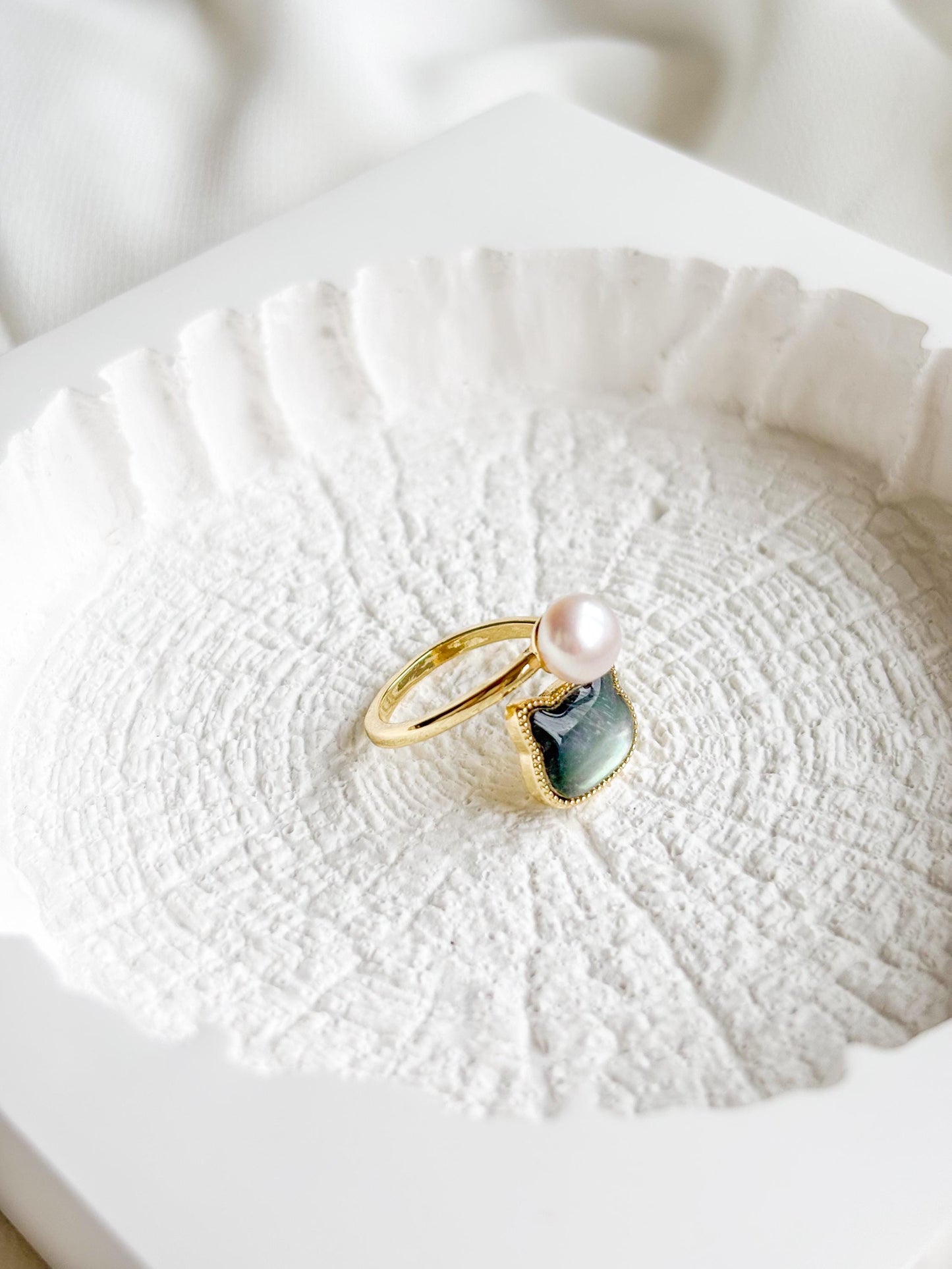 Moon n Shadow – Gold Open Ring with Natural Pearl & Cat