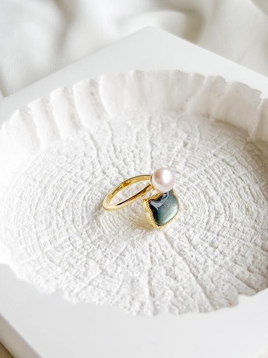 Moon n Shadow – Gold Open Ring with Natural Pearl & Cat