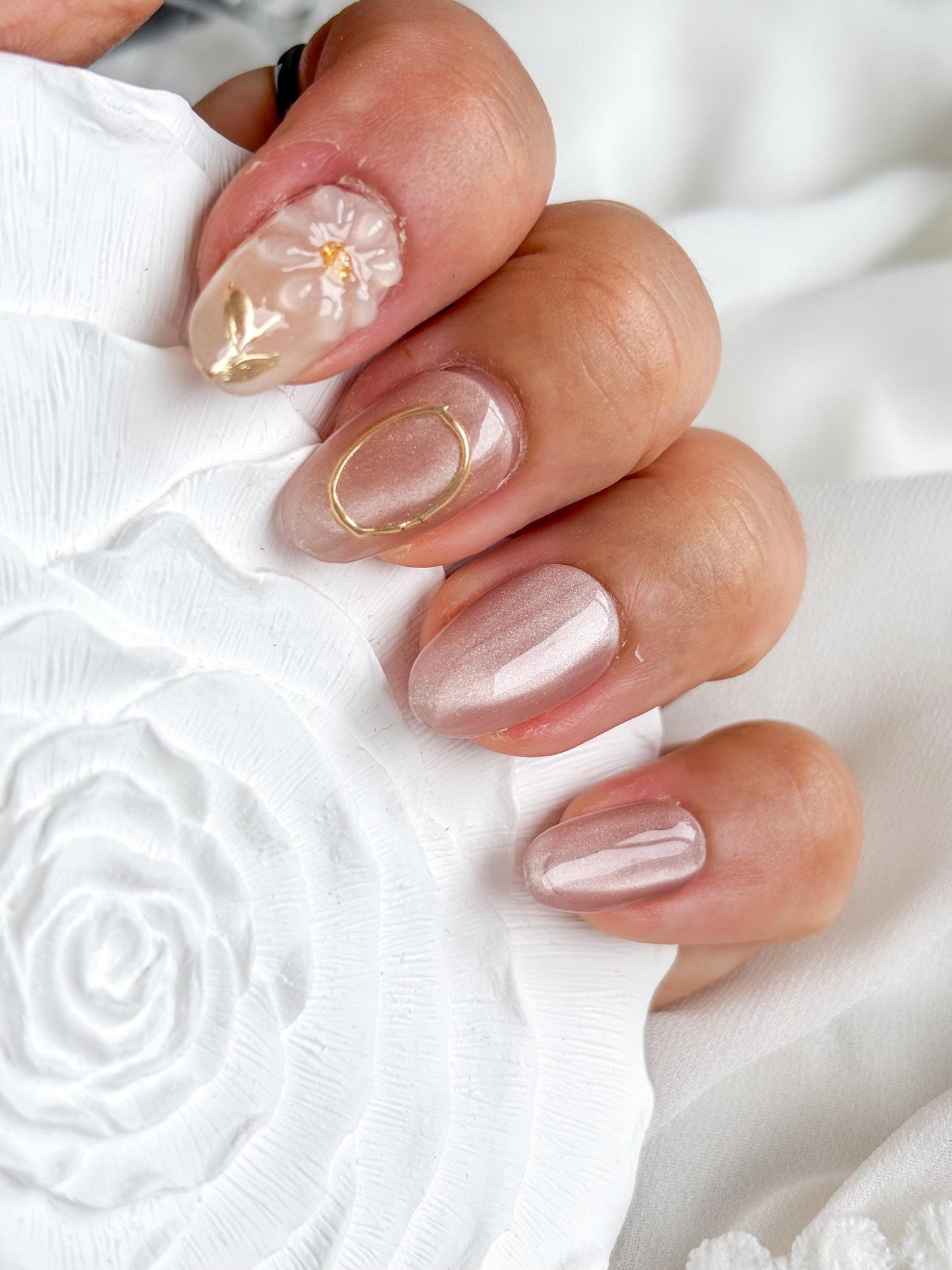 Blush Glow Press-On Nails – Pink Base with Gold Accents & White Floral Accent Nail