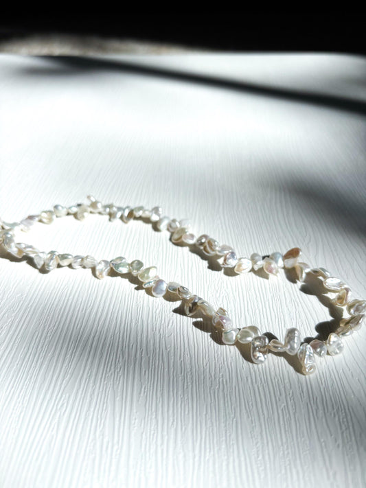 White Baroque Petal Pearl Choker & Classic Pearl Studs