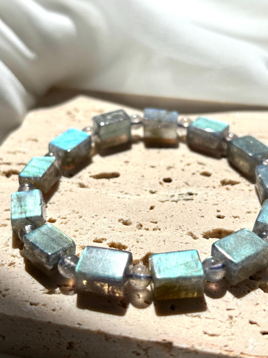 Ancient Mesopotamian Glow Labradorite Bracelet – Mystical Protection & Energy