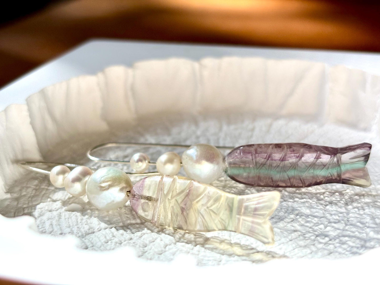Bubble Breeze – Vertical Fish Earrings with Freshwater Pearls