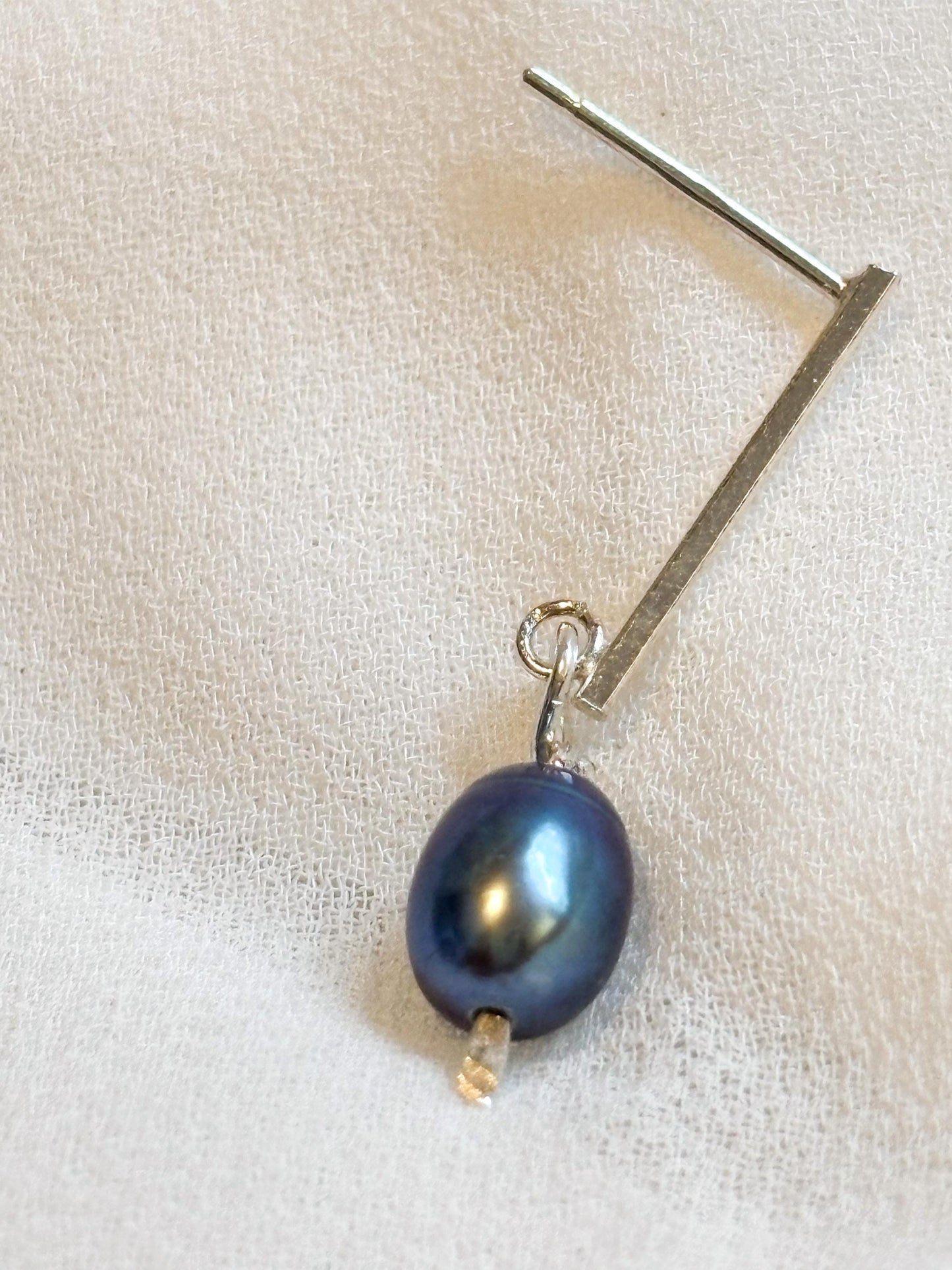 Tahitian Dream – Sterling Silver Bar-Style Pearl Stud Earrings