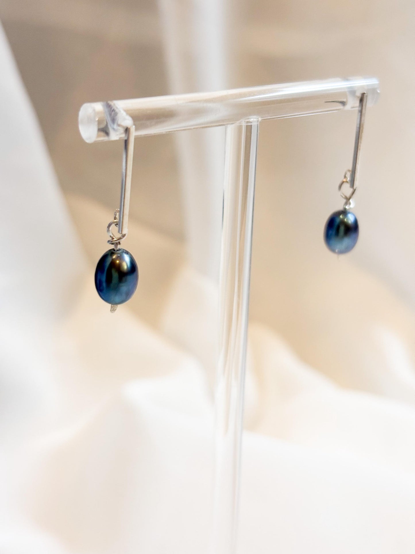 Tahitian Dream – Sterling Silver Bar-Style Pearl Stud Earrings