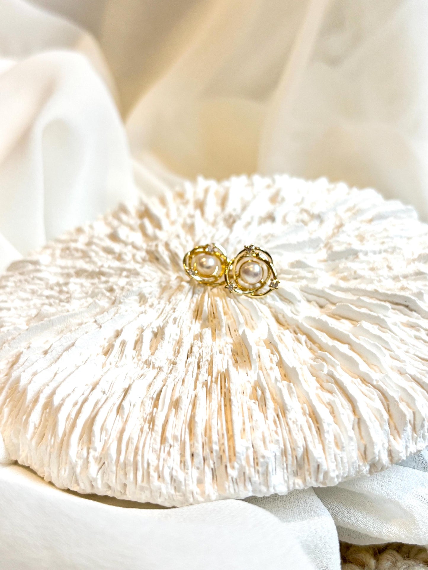 Golden Orbit – Freshwater Pearl Stud Earrings