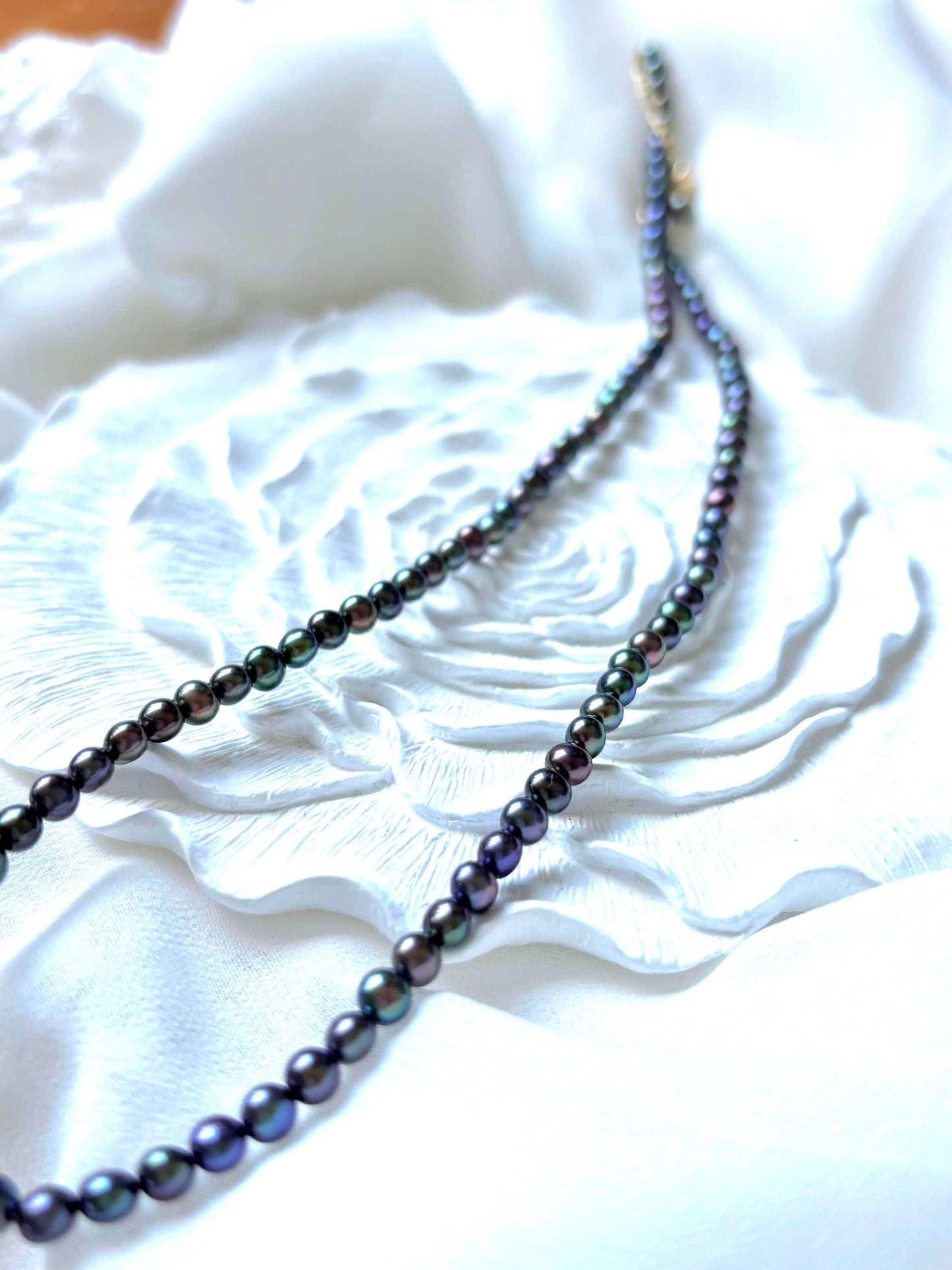 Tahiti Pearl Necklace – 4mm Beads with Dark Green, Blue, and Purple Iridescence, 40cm (AAA Luster)