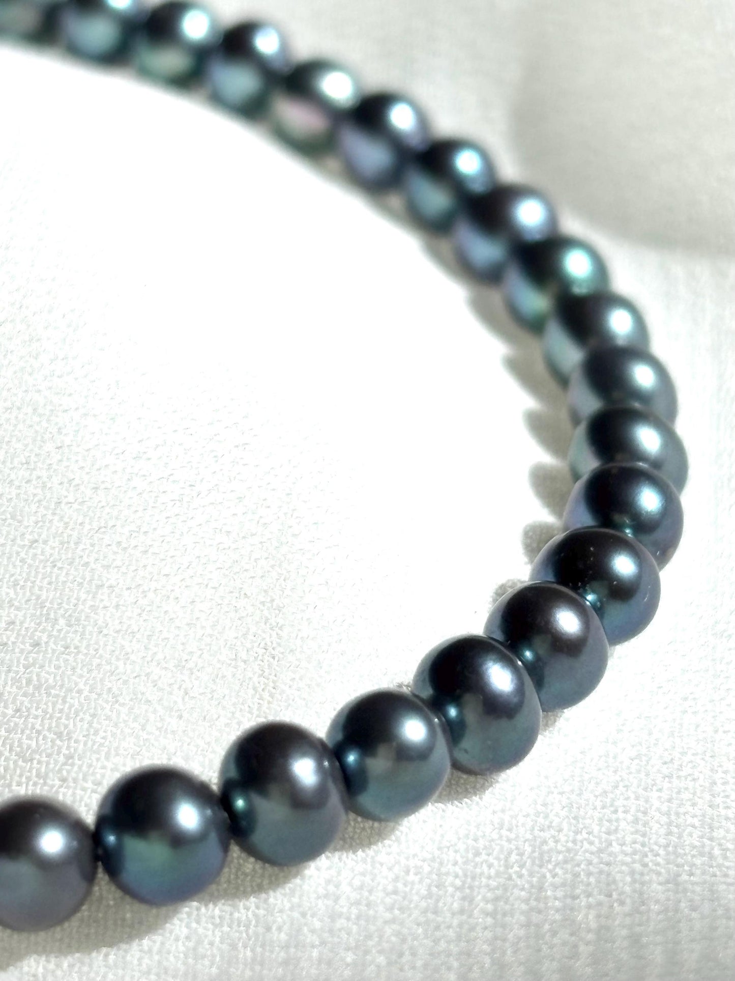 Blue Hydrangea: Confident Pearl Choker with Oceanic Iridescence 925 Sterling Silver (AA+ Luster)