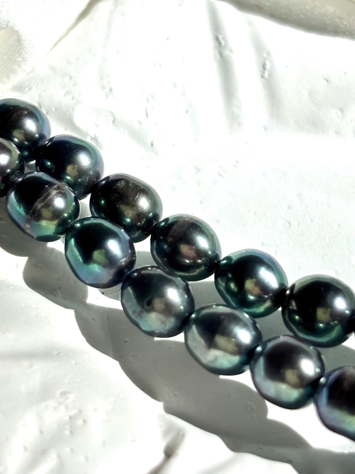Midnight Aura – Tahitian Pearl Necklace & Earring Set