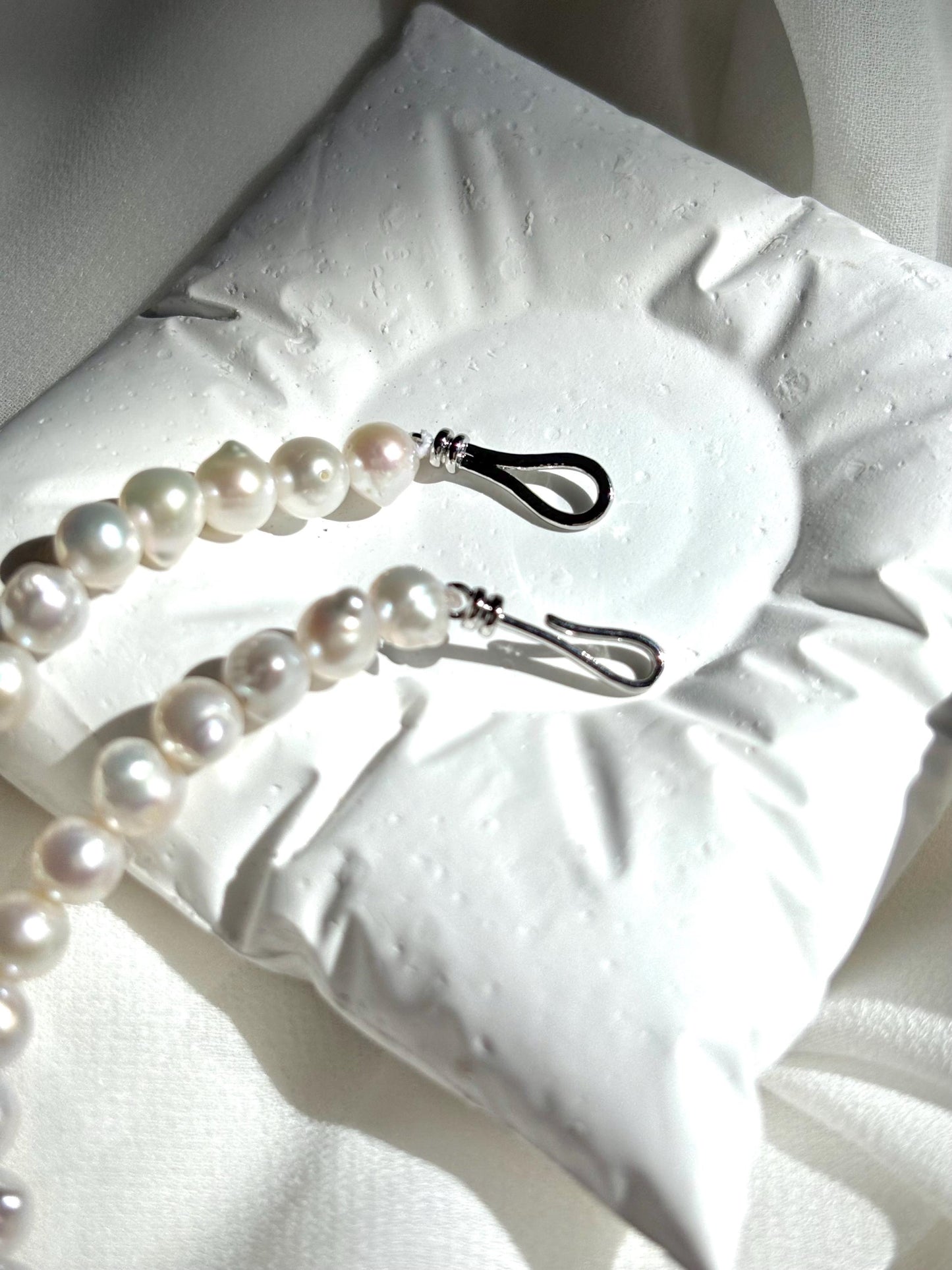 Irregular white baroque summer casual natural freshwater pearl necklace (AA Luster)