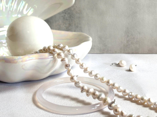 Irregular white baroque summer casual natural freshwater pearl necklace (AA Luster)