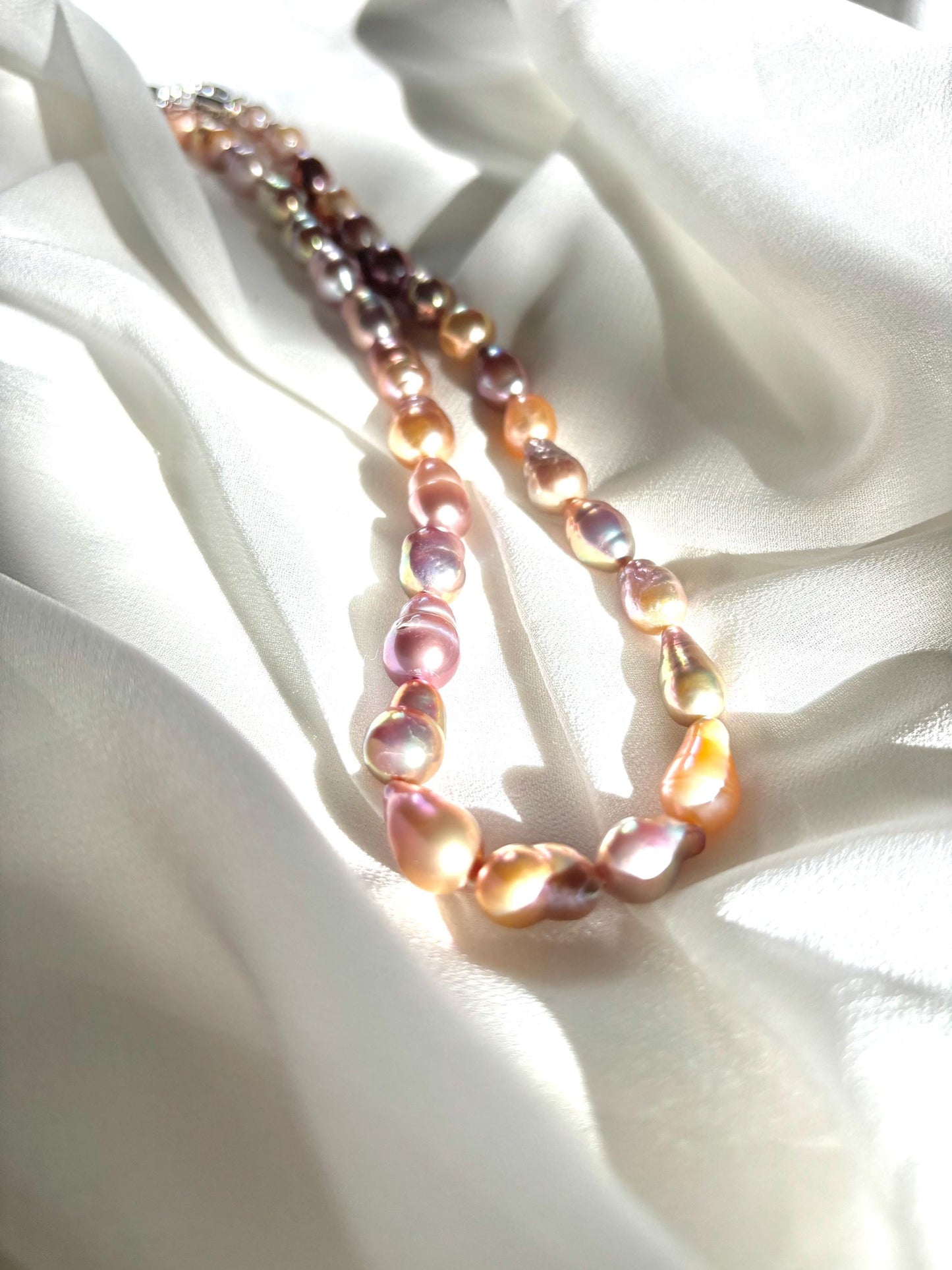 Aurora Drift – Iridescent Teardrop Baroque Pearl Necklace