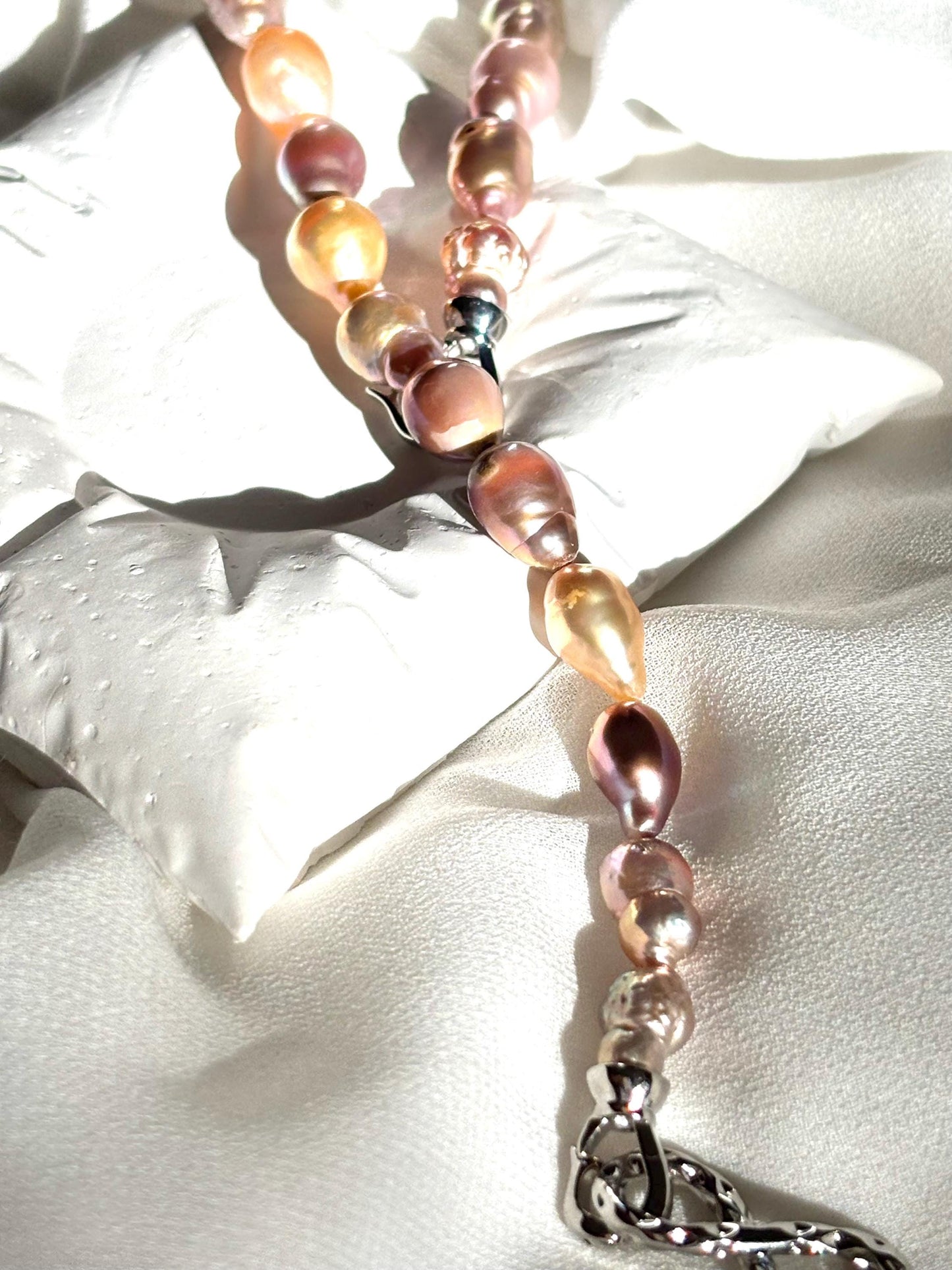 Aurora Drift – Iridescent Teardrop Baroque Pearl Necklace