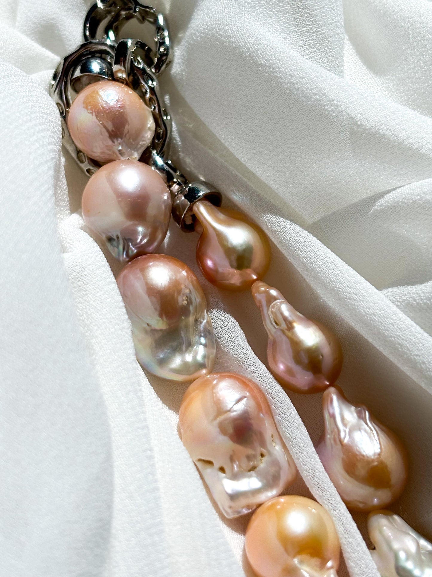 Baroque Pearl Necklace with Tiger Lily Motif – Natural Iridescent Pearls (AA+ Luster)