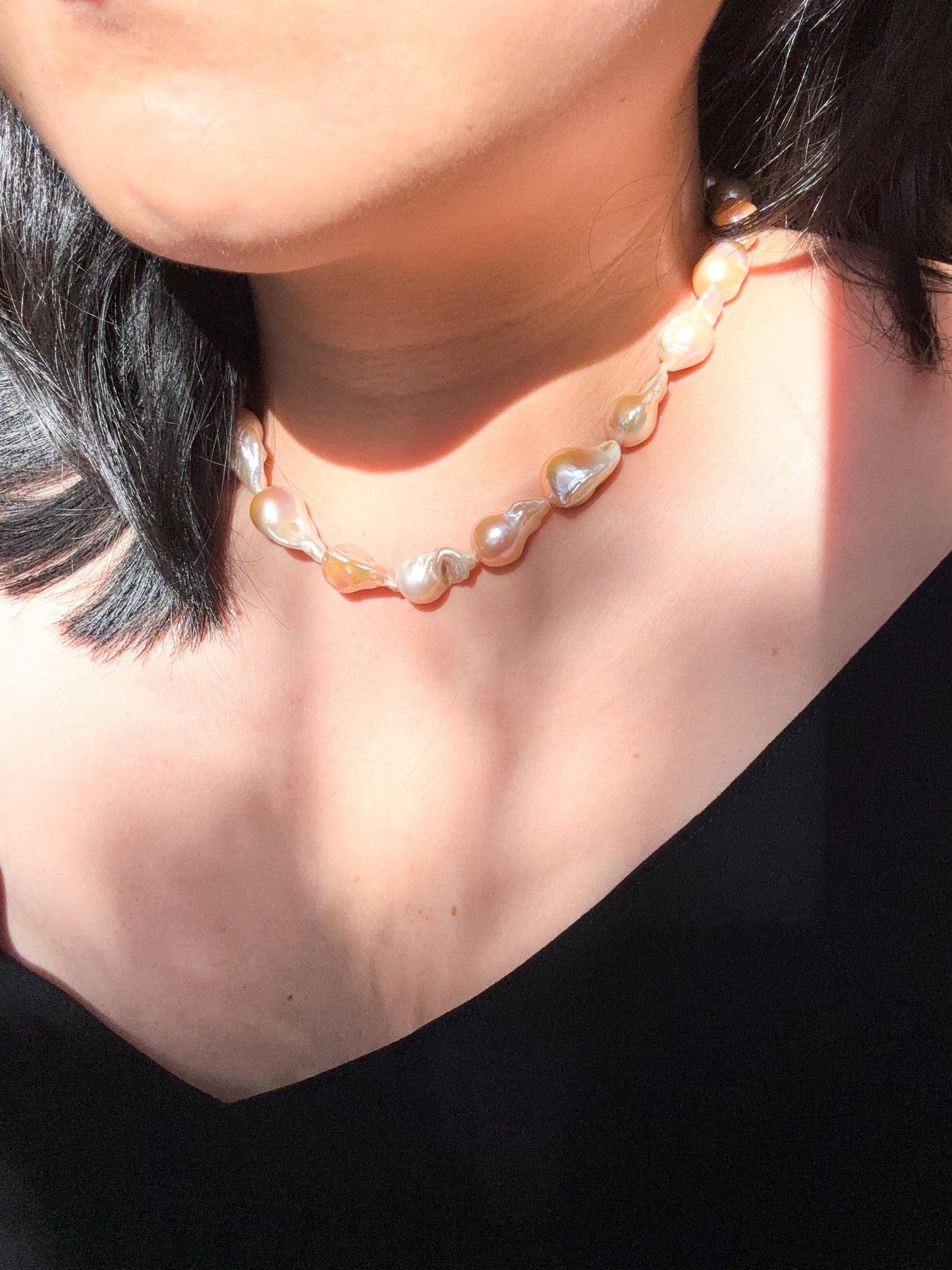 Baroque Pearl Necklace with Tiger Lily Motif – Natural Iridescent Pearls (AA+ Luster)