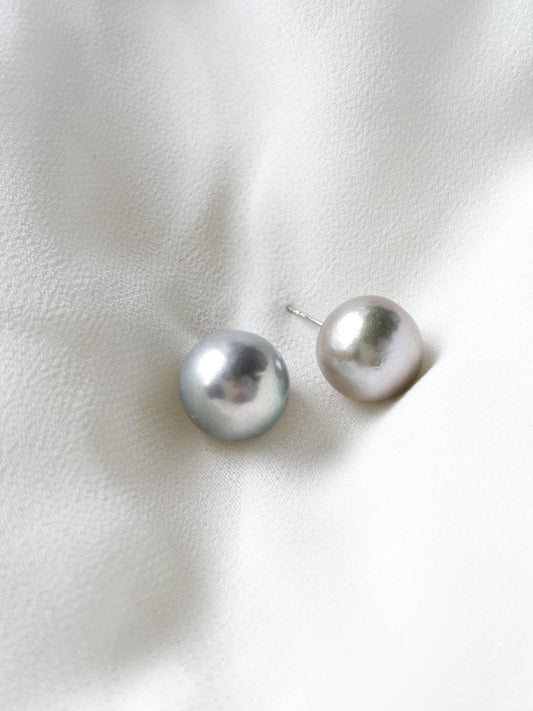 Moon Shadow – 11.5mm Grey Round Pearl Stud Earrings