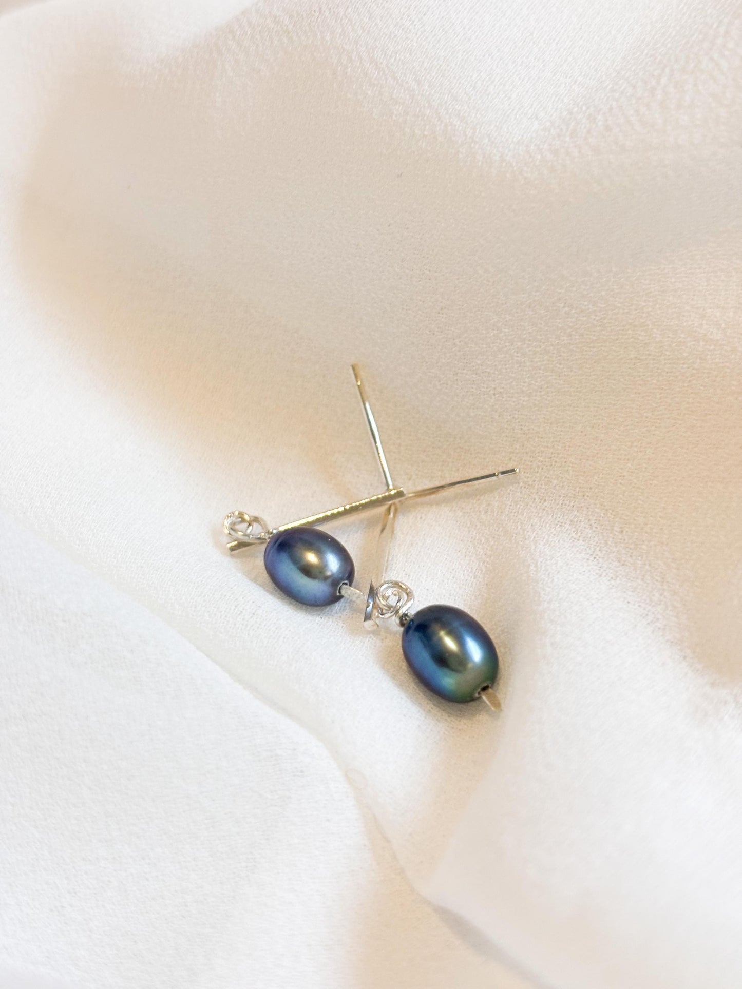 Tahitian Dream – Sterling Silver Bar-Style Pearl Stud Earrings