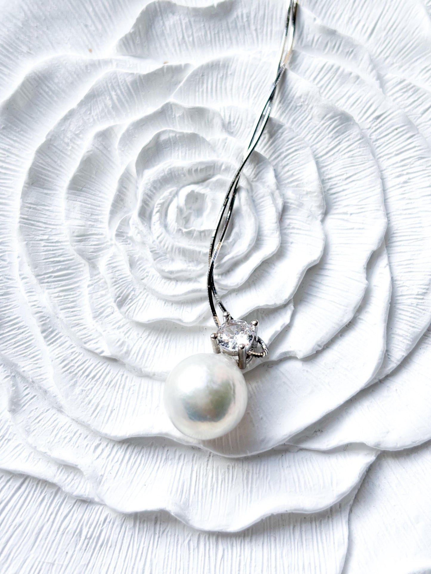 Royal Grace – White Pearl & Moissanite Solitaire Necklace