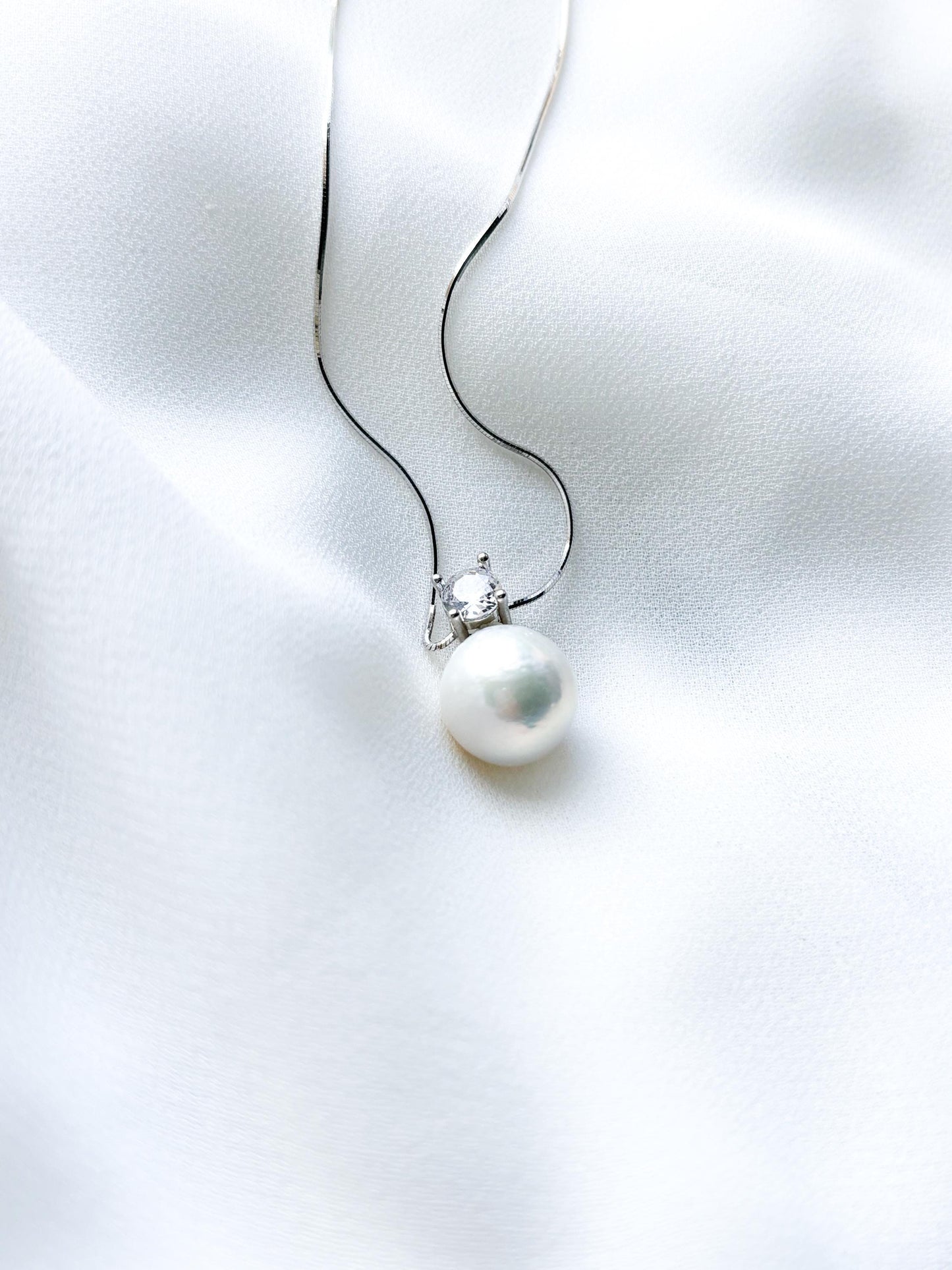 Royal Grace – White Pearl & Moissanite Solitaire Necklace