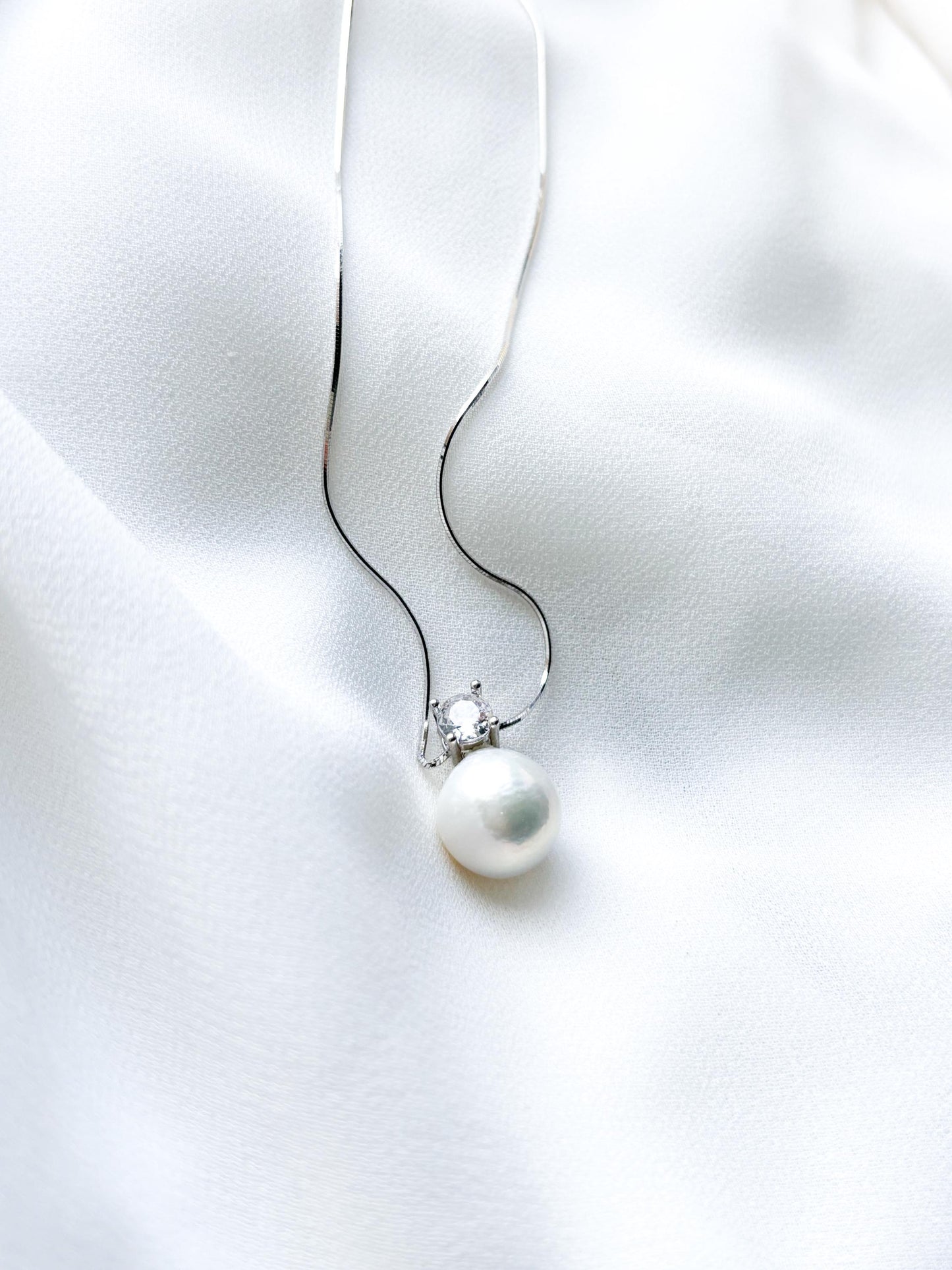 Royal Grace – White Pearl & Moissanite Solitaire Necklace
