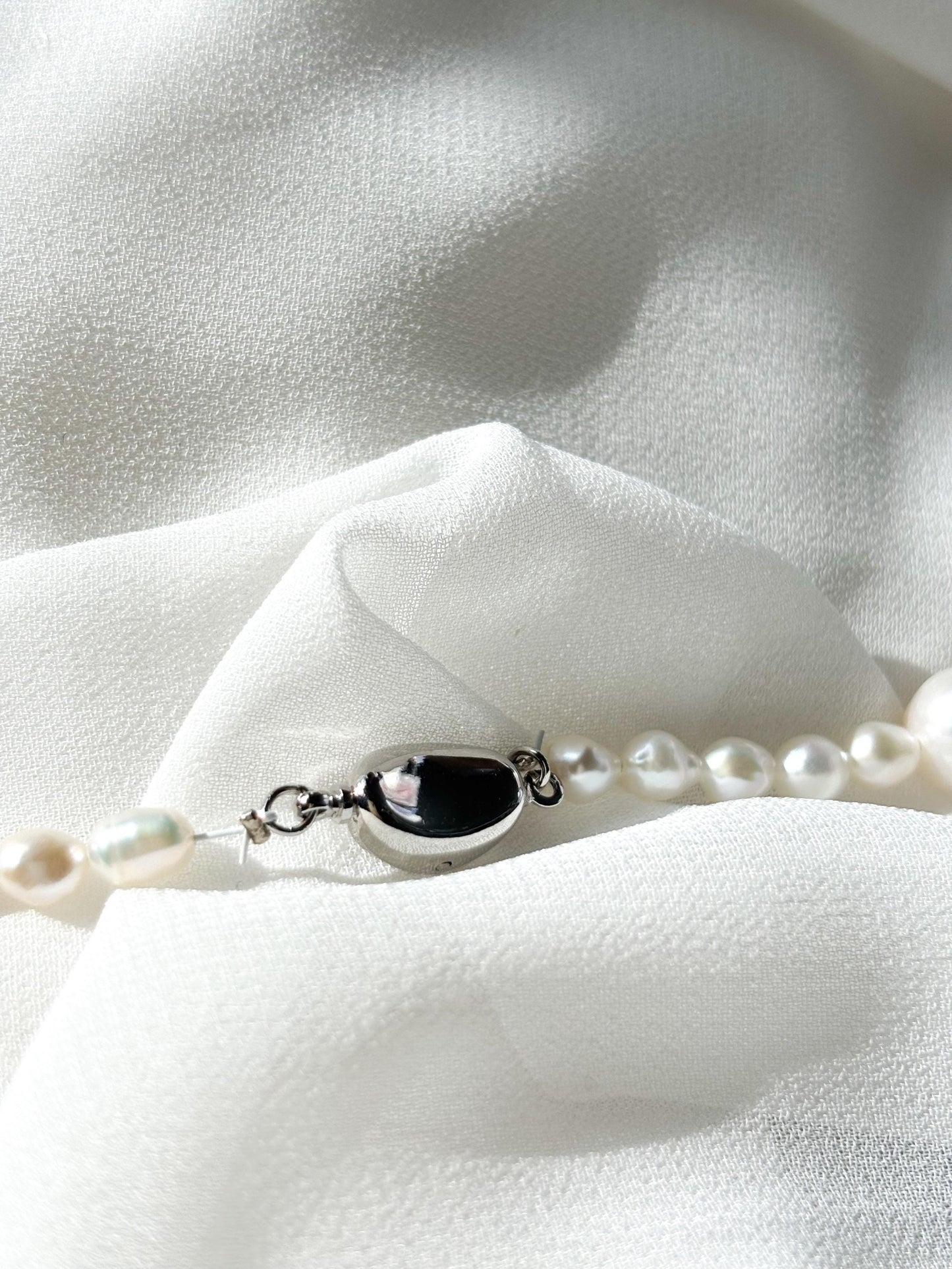 Moonlit Drift – Teardrop & Irregular Round Pearl Necklace