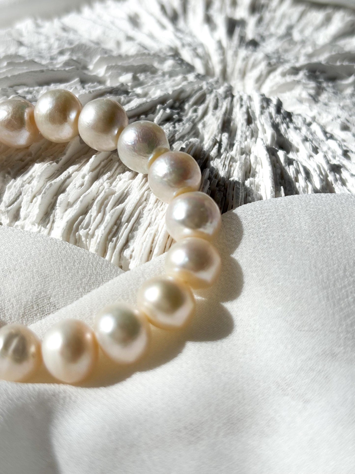Moonlit Grace – White Freshwater Pearl Bracelet