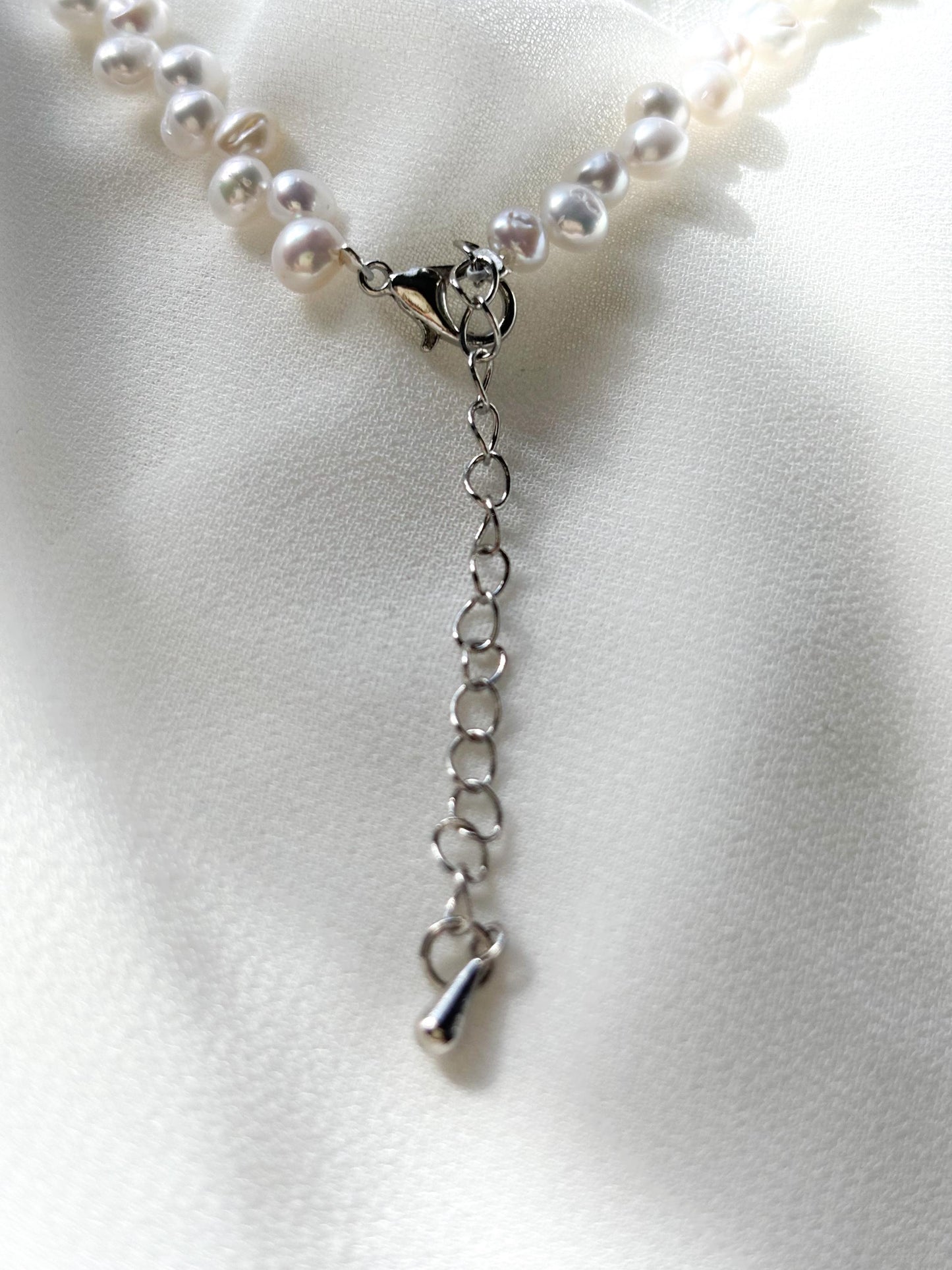 Snow Petal – Staggered White Freshwater Pearl Necklace