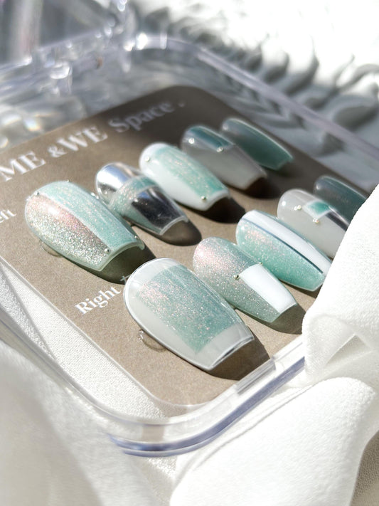 Mint in the photo frame press-on nail (Short Coffin)