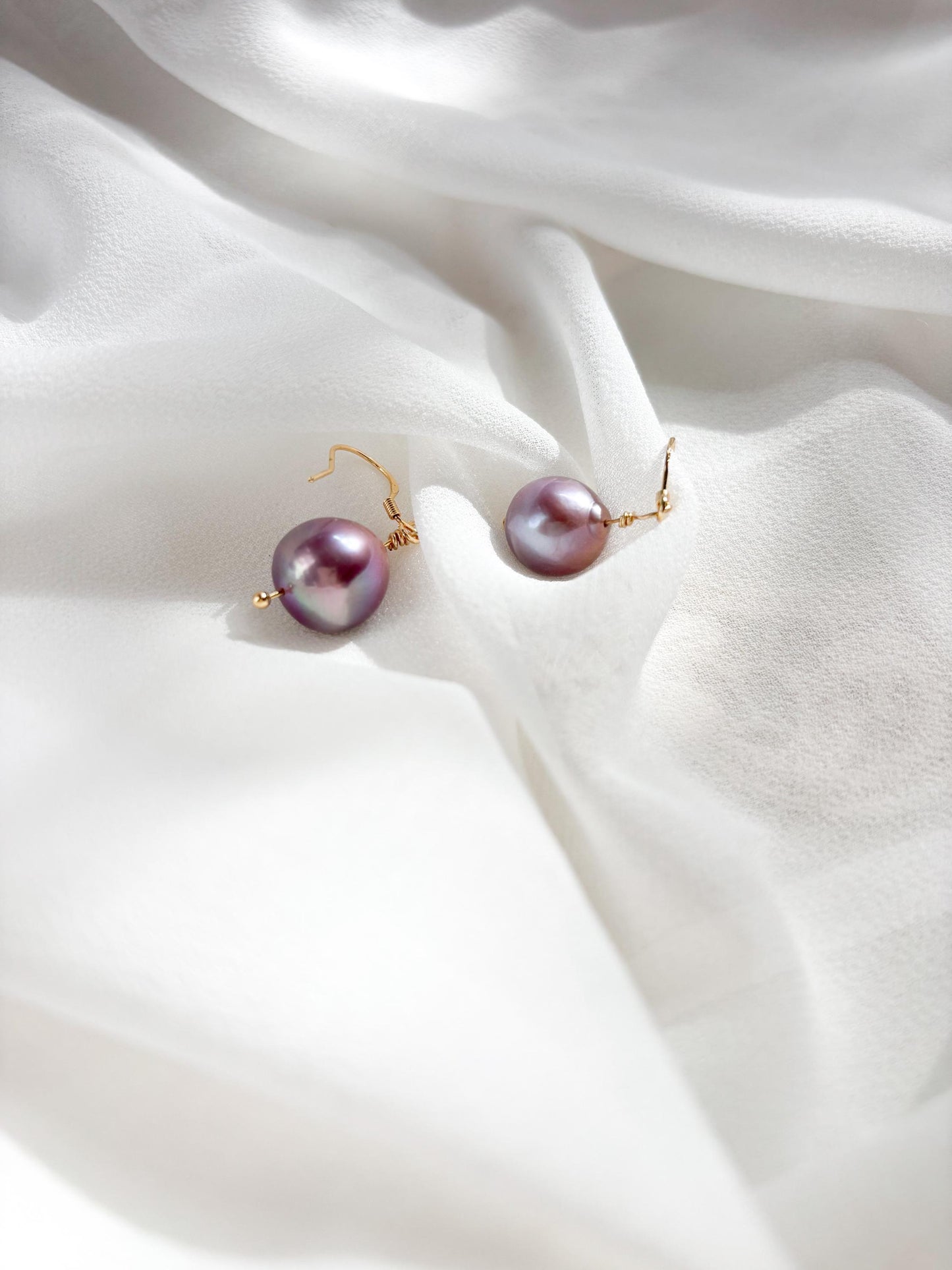 Blueberry Bubble Gum – Gold-Plated Edison Pearl Dangling Earrings