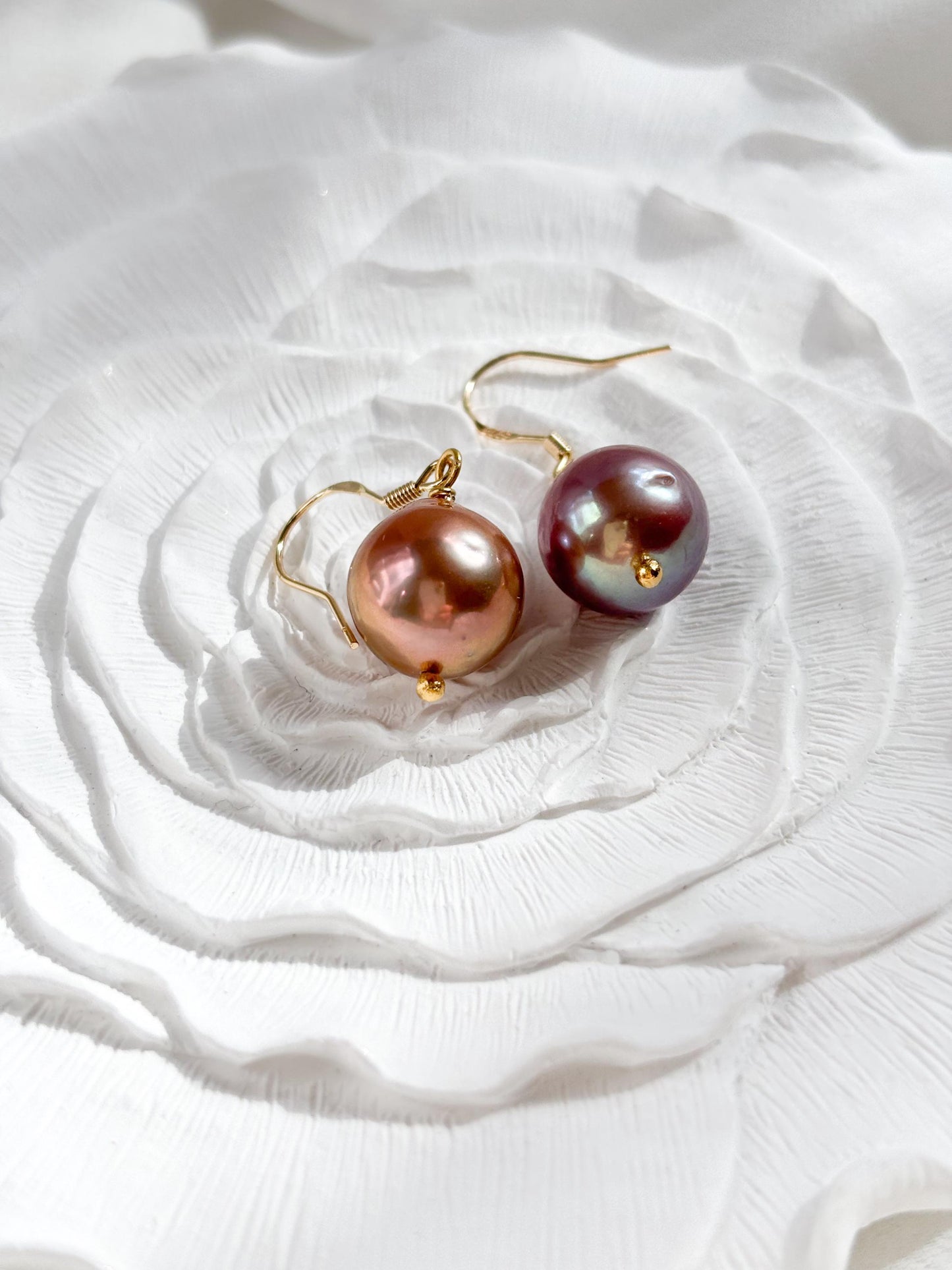 Twilight Harmony – Gold-Plated Edison Pearl Dangling Earrings