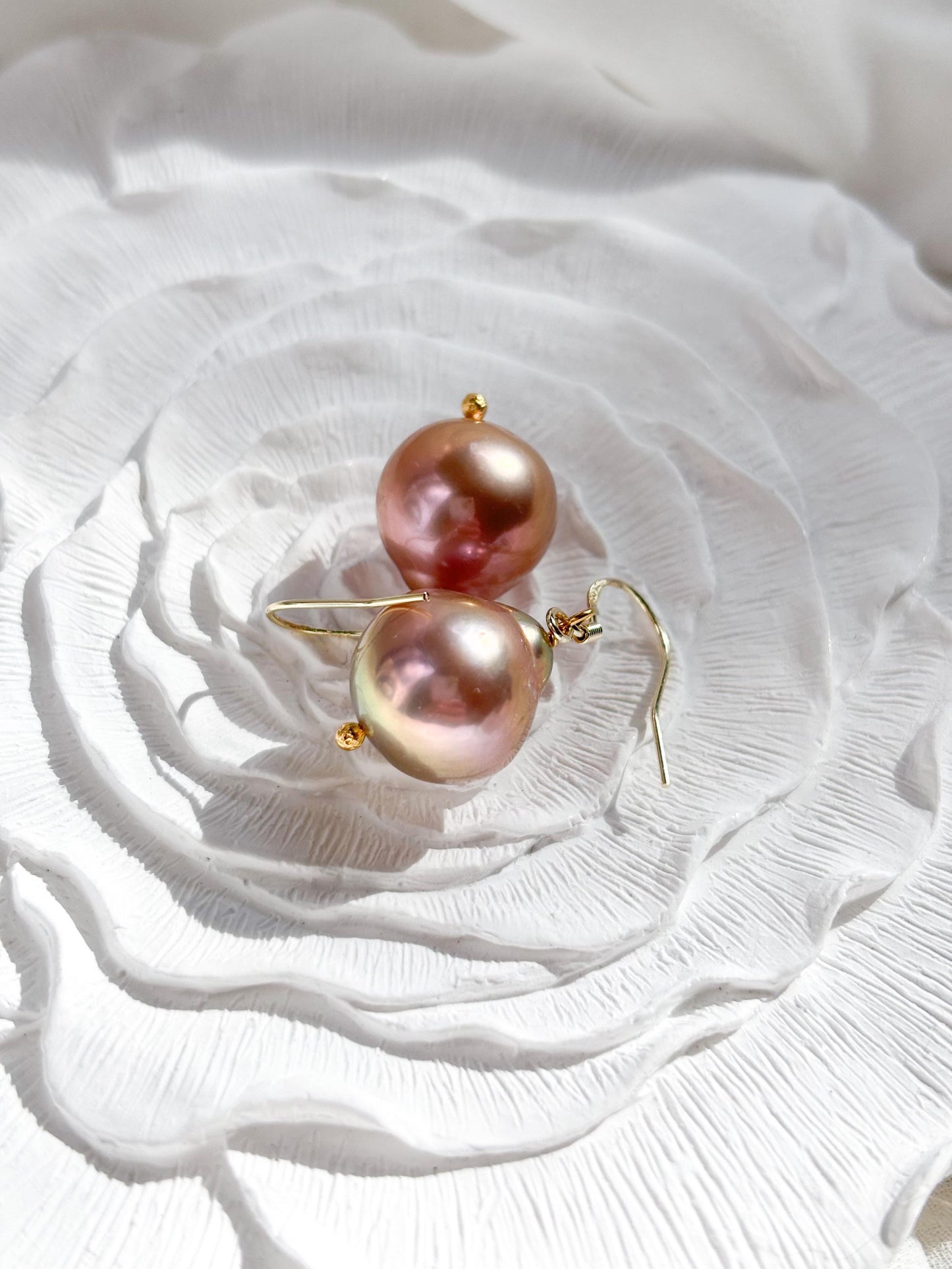 Sunset Glow – Gold-Plated Edison Pearl Dangling Earrings