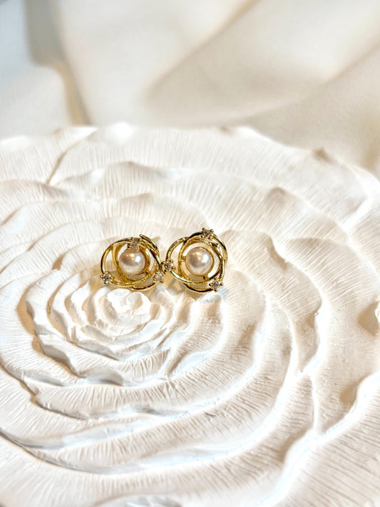 Golden Orbit – Freshwater Pearl Stud Earrings