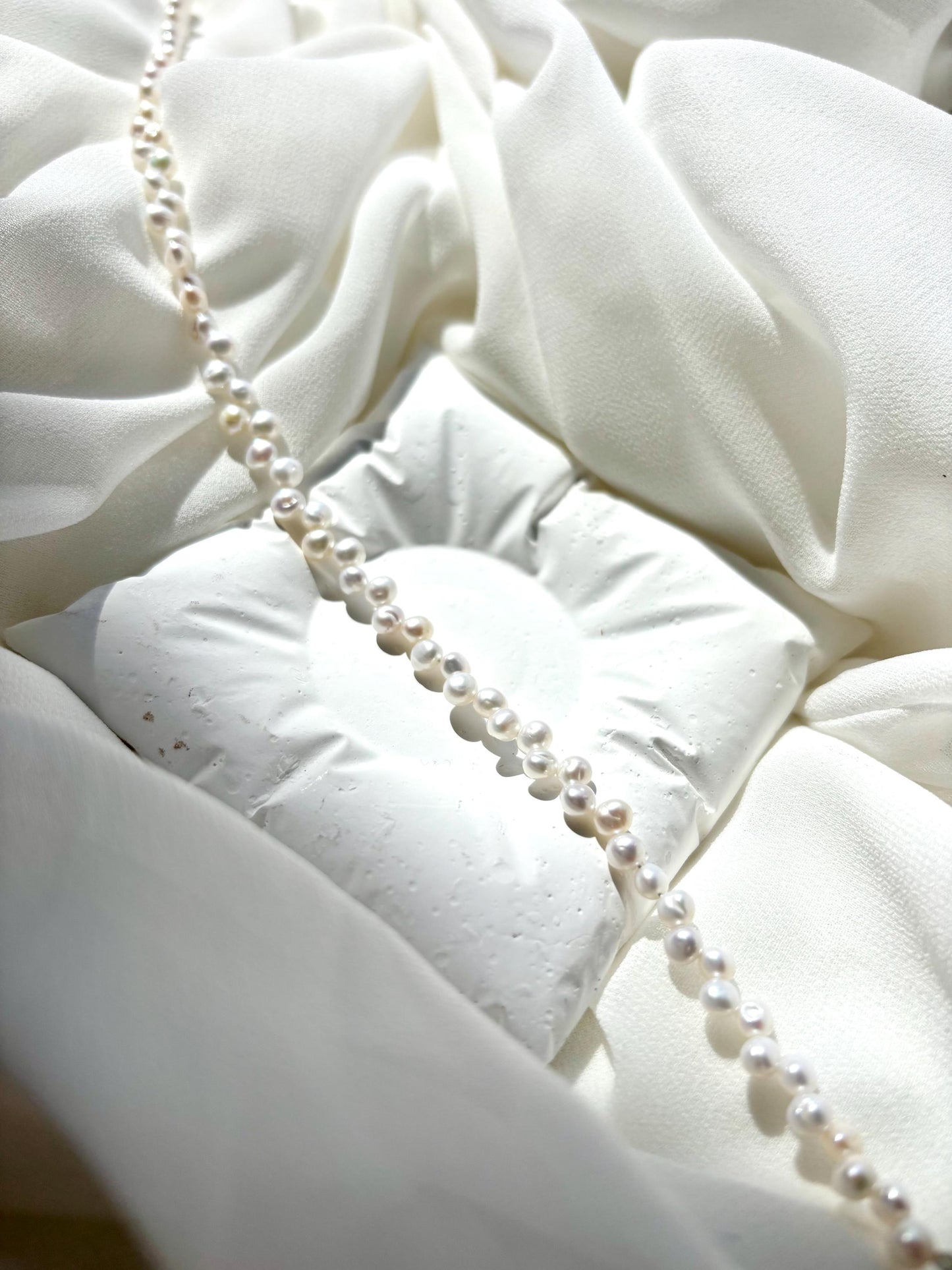 Snow Petal – Staggered White Freshwater Pearl Necklace