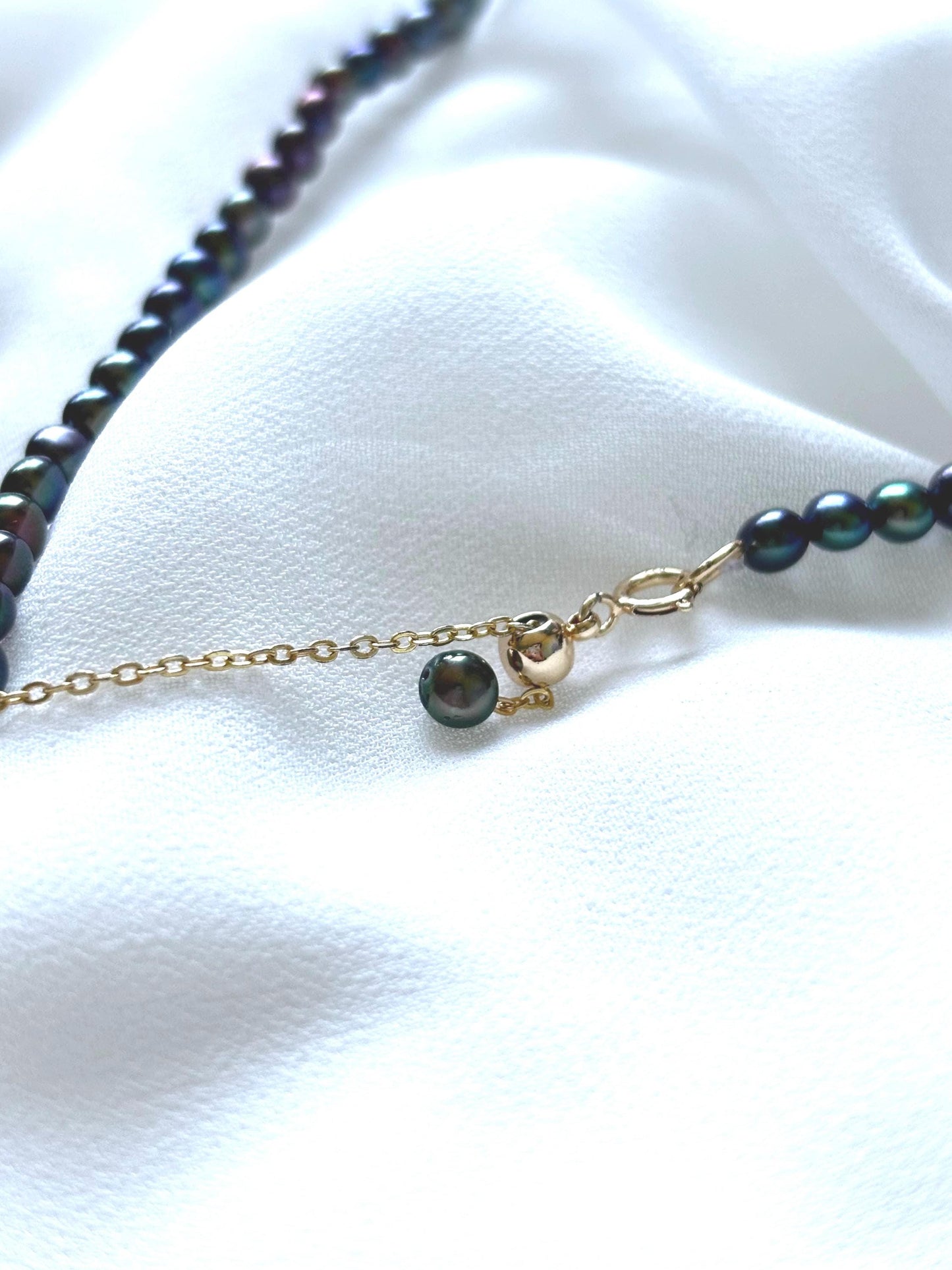 Tahiti Pearl Necklace – 4mm Beads with Dark Green, Blue, and Purple Iridescence, 40cm (AAA Luster)
